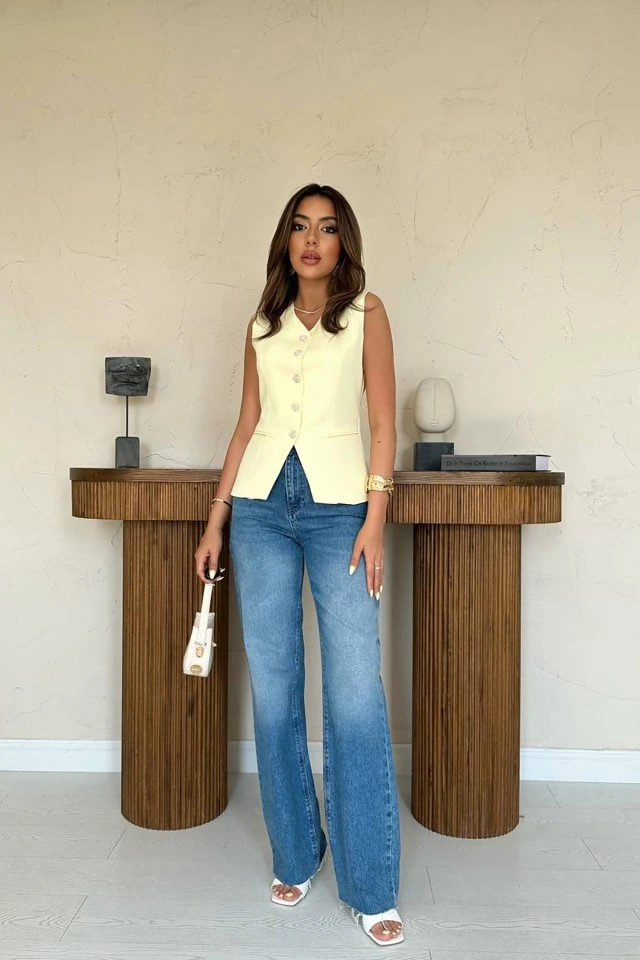 Sarı Belden Oturtma Detaylı Düğmeli Yelek