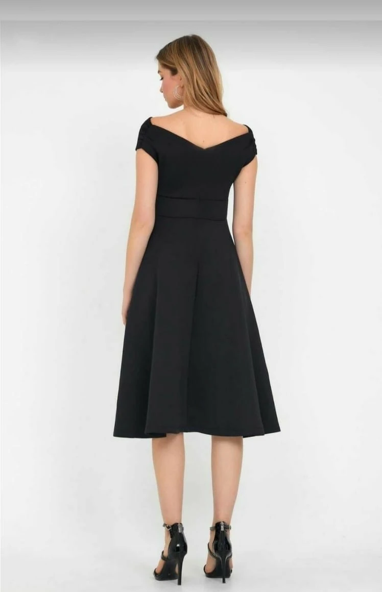 Düşük Omuz Eteği Pileli Krep Kumaş Midi Boy Elbise