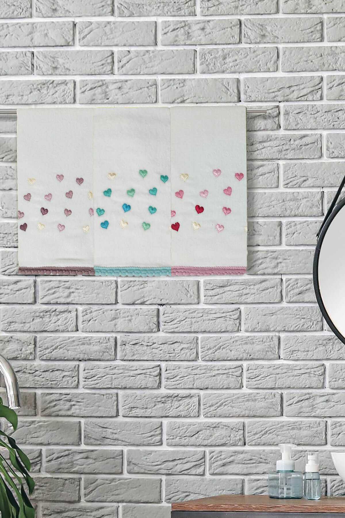 3 Lü Renkli Kalpli Su Taşı Kenar İşlemeli Havlu Seti 50X90 Cm