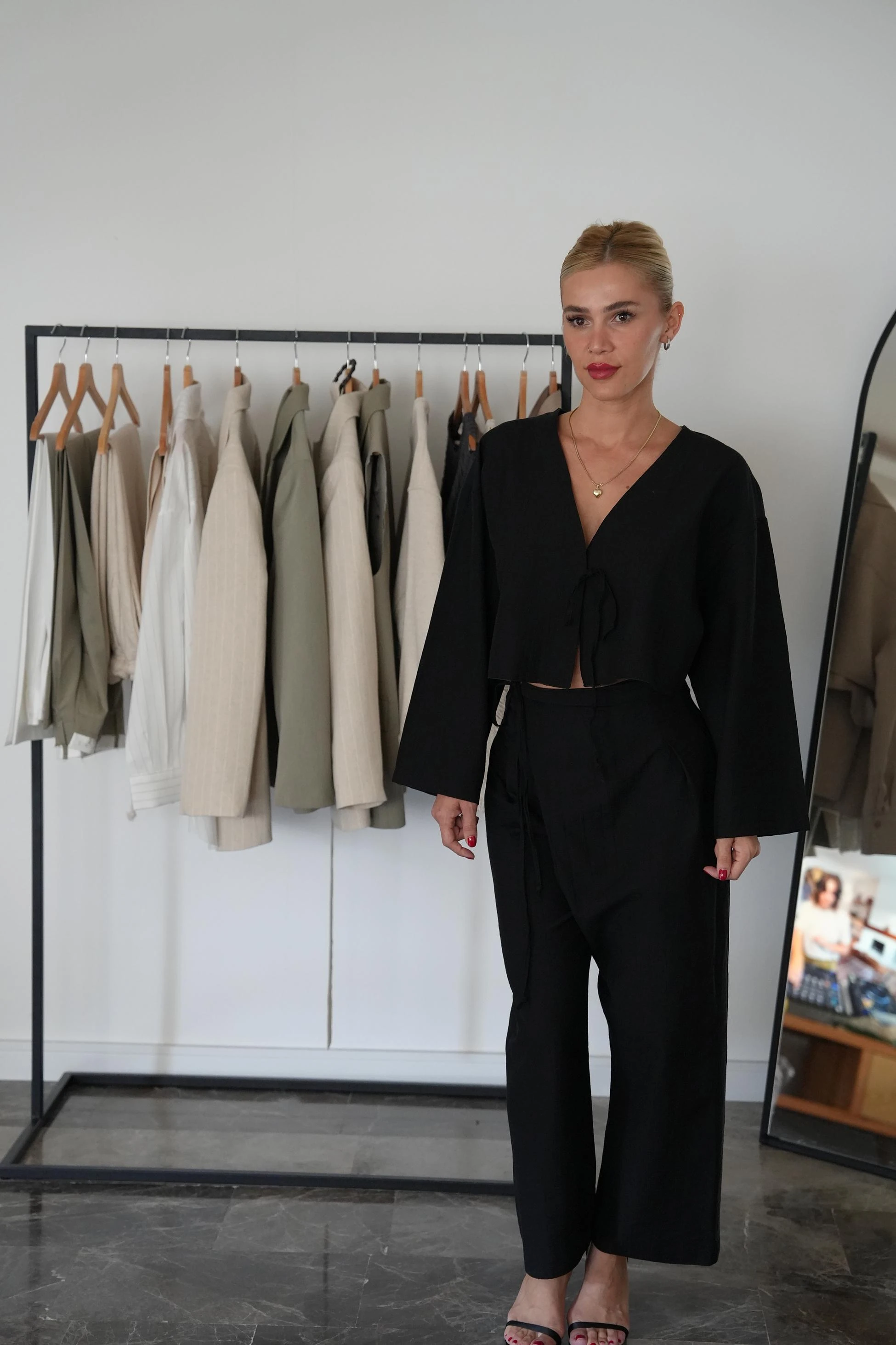 Fjellheim Siyah Bağcıklı Crop Takım