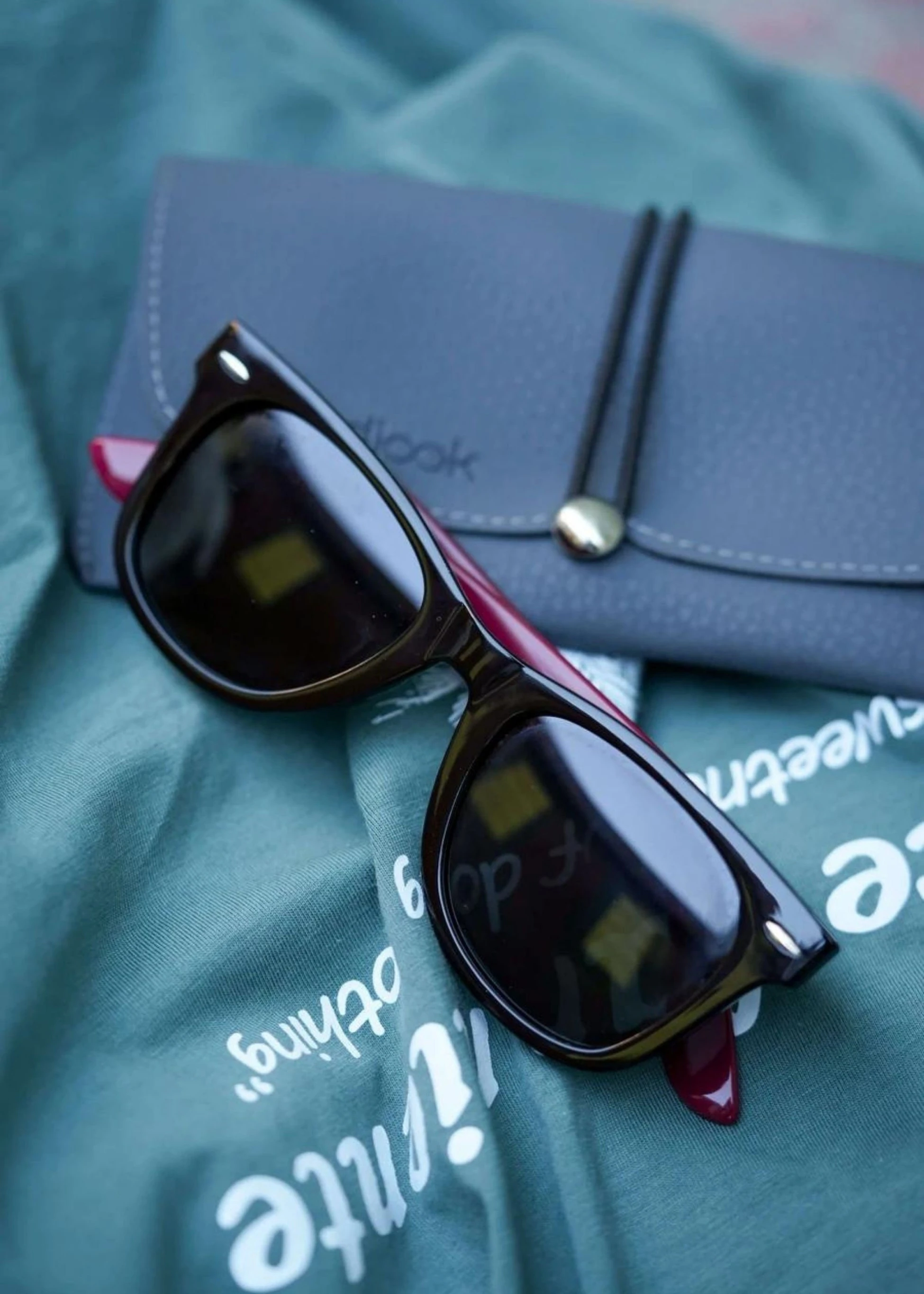 Big Angular red framed sunglasses, Trendy large red Sunglasses, Oversize black women Sunglasses, Rectangle red sunglasses Thesezaraccesories