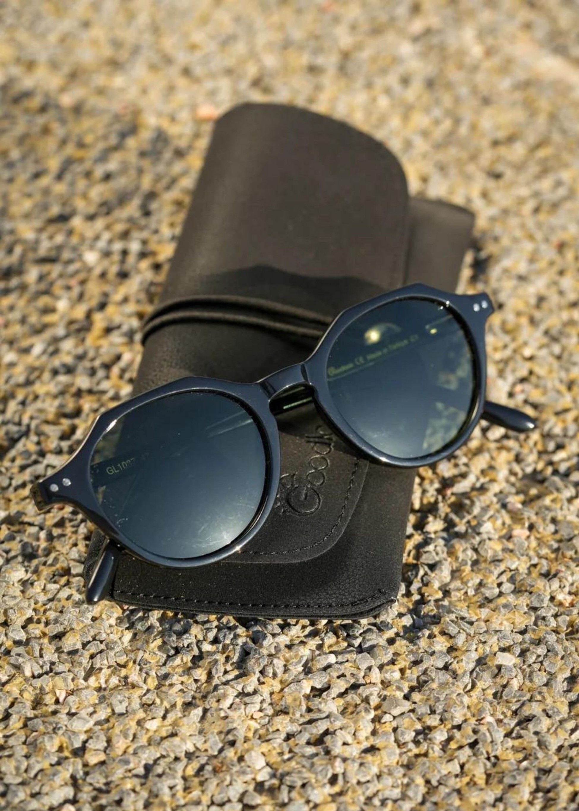 Men super dark black tone top quality sunglasses, Black aviator sunglasses, Classic black sunglasses, Round sunglasses  Thesezaraccesories