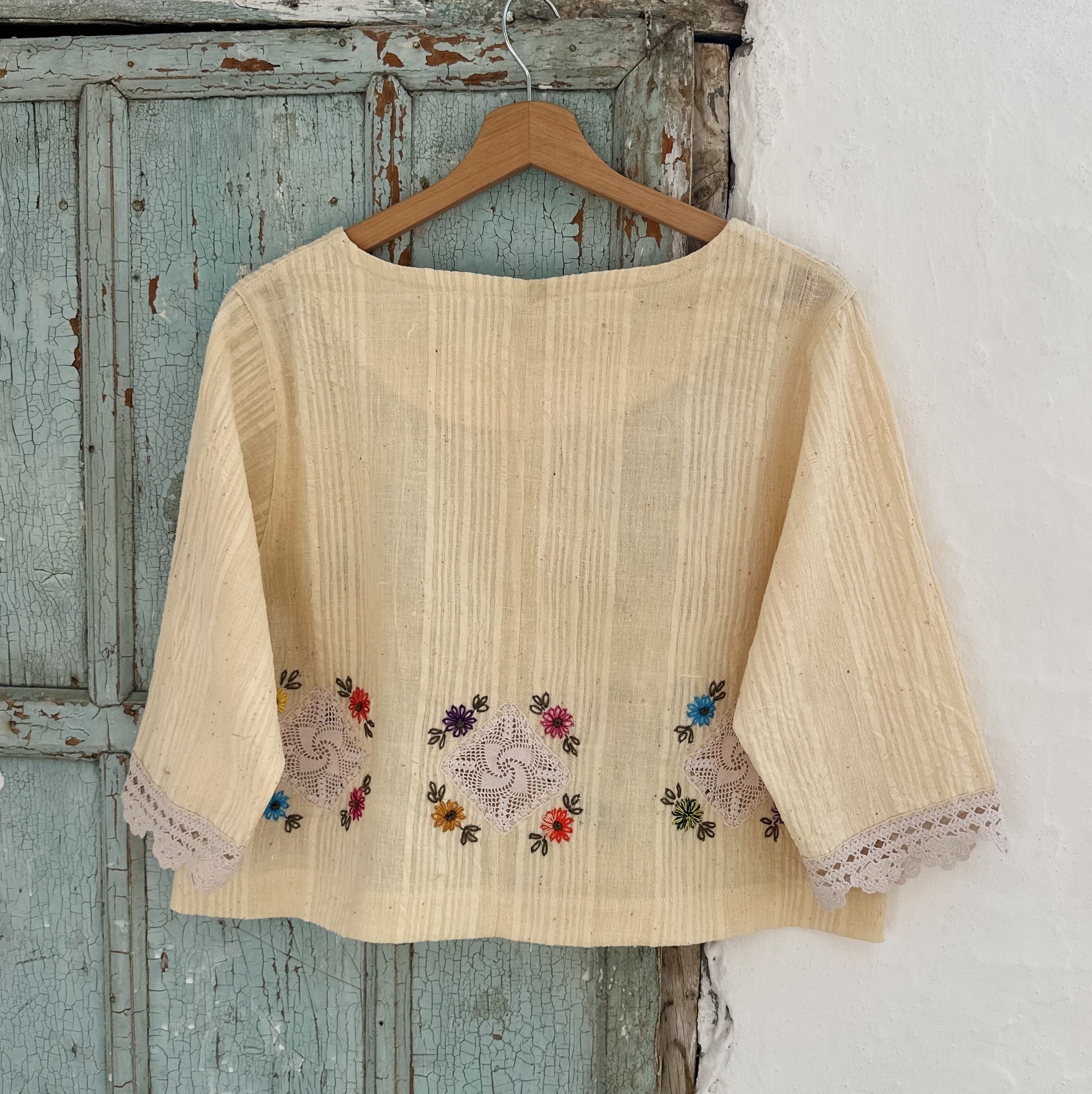 Çiçek İşlemeli Dokuma Crop Ceket (36-38 Beden)