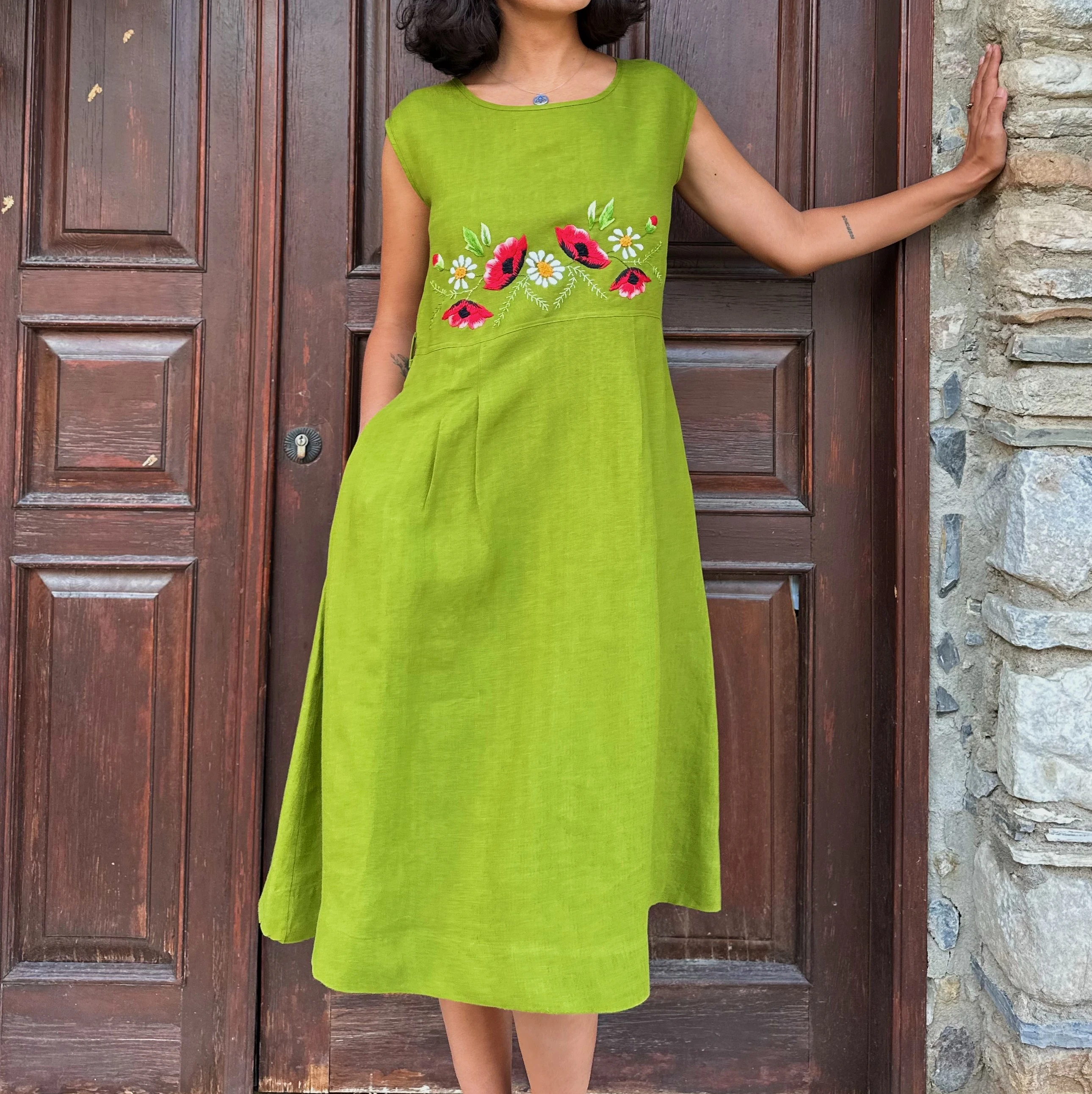 Gelincikler El Nakışlı Saf Keten Elbise