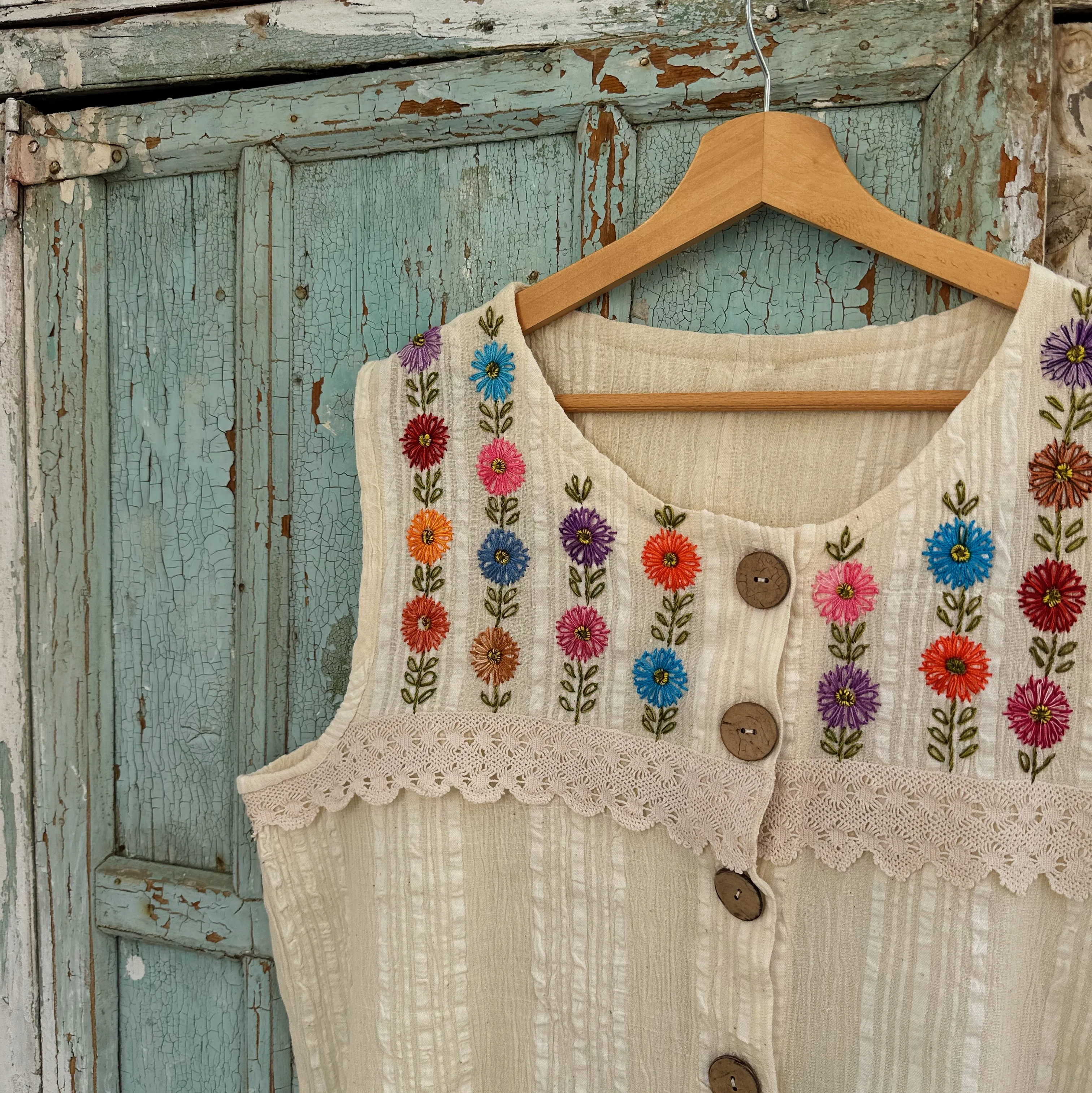 Çiçek İşlemeli Dokuma Yelek (46-48 Beden)