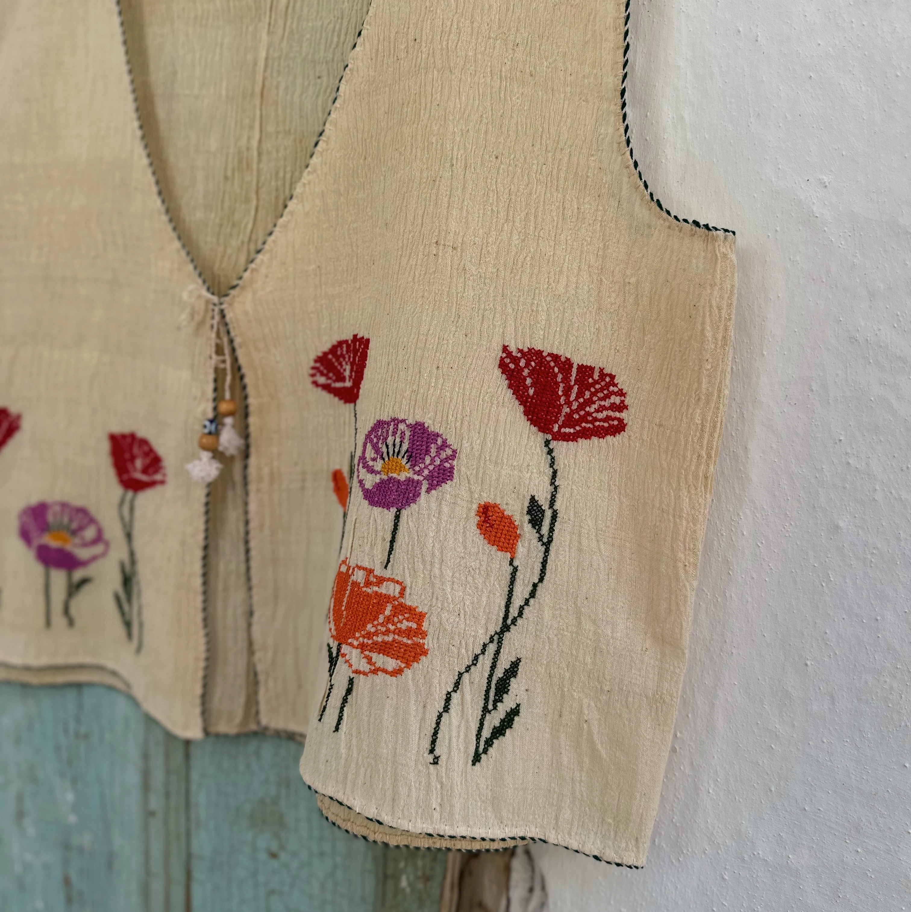 Gelincikler El Nakışlı Dokuma Yelek (42-44 Beden)