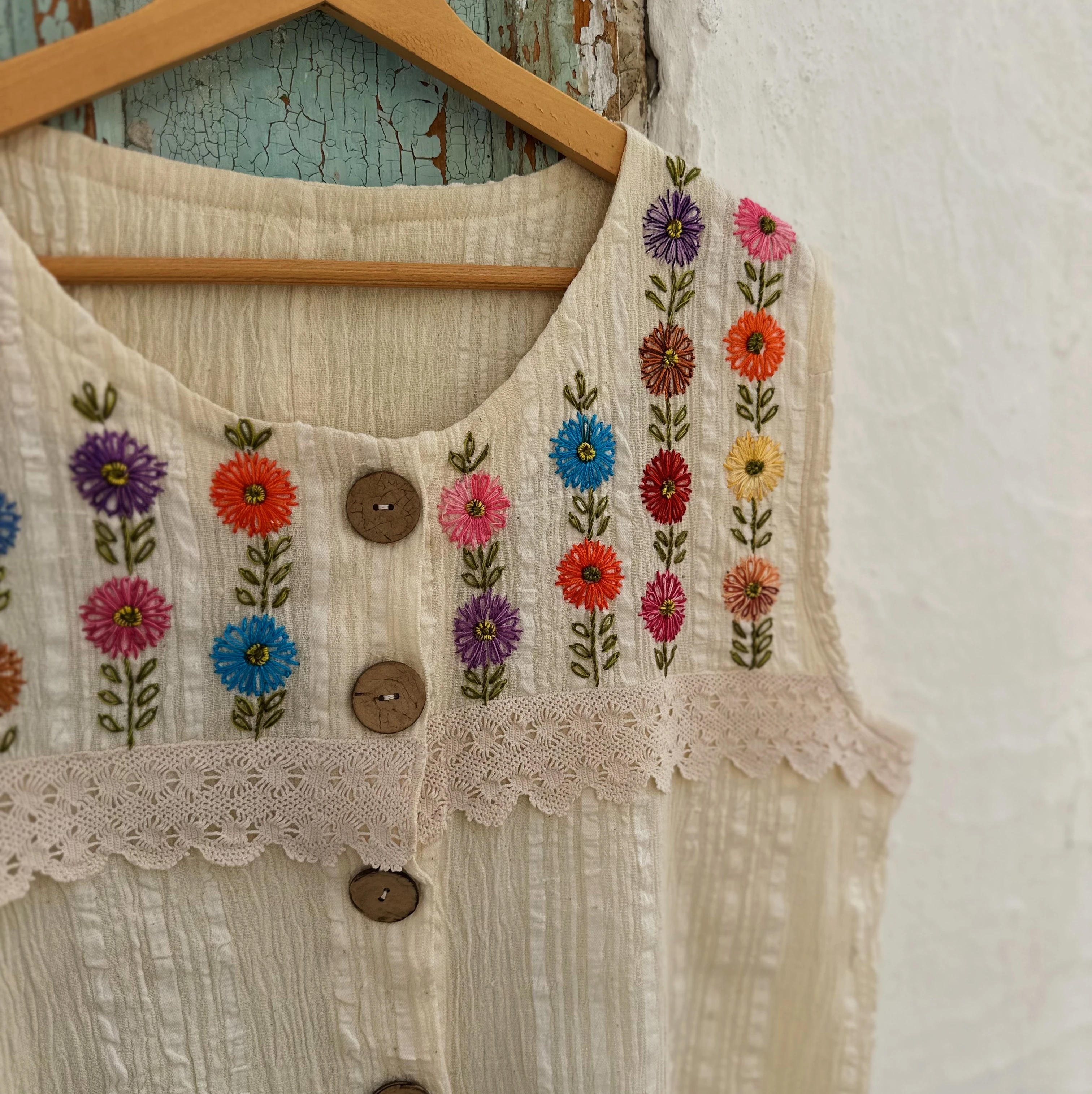 Çiçek İşlemeli Dokuma Yelek (46-48 Beden)