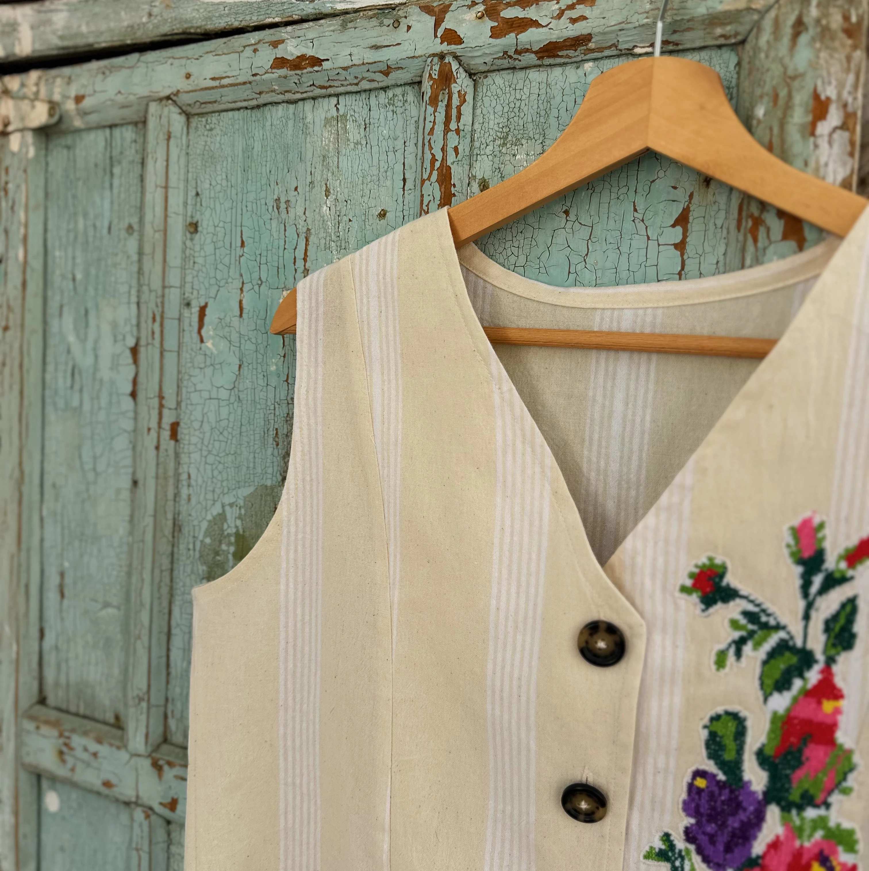 Pembe Mor Güller Dokuma Yelek (40-42 Beden)