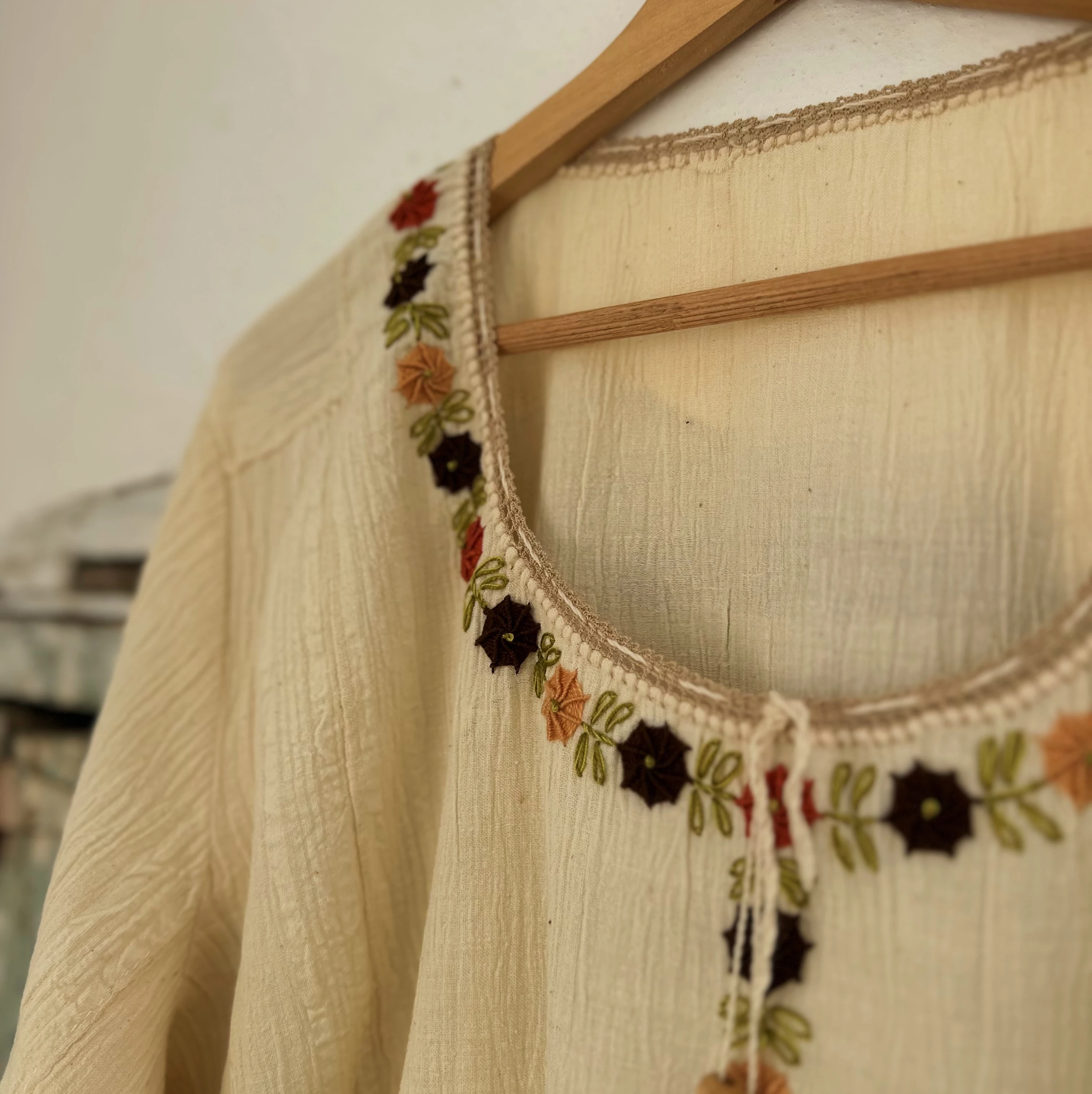 Kahverengi Çiçekli Göynek (44-46 Beden)