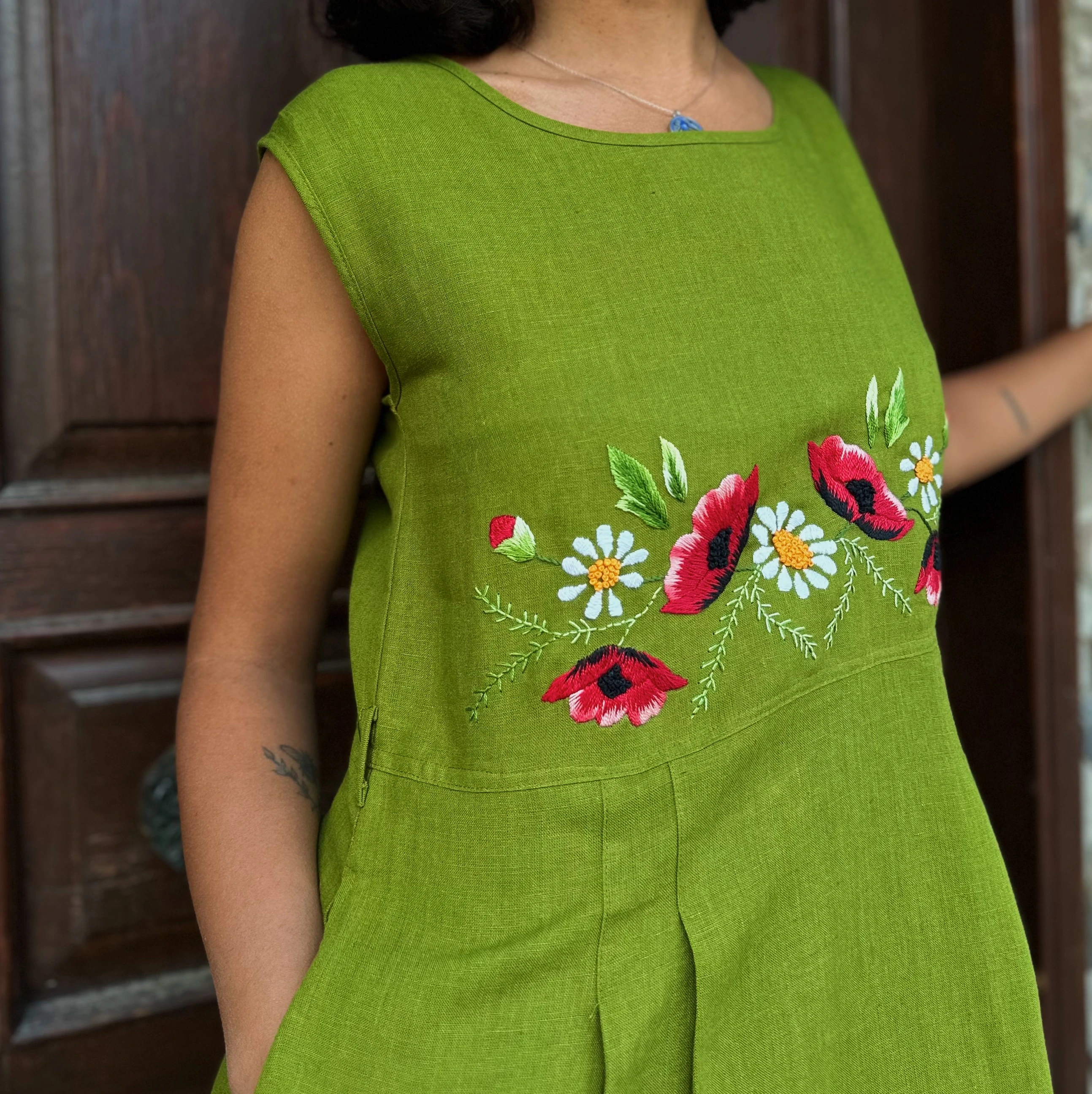 Gelincikler El Nakışlı Saf Keten Elbise