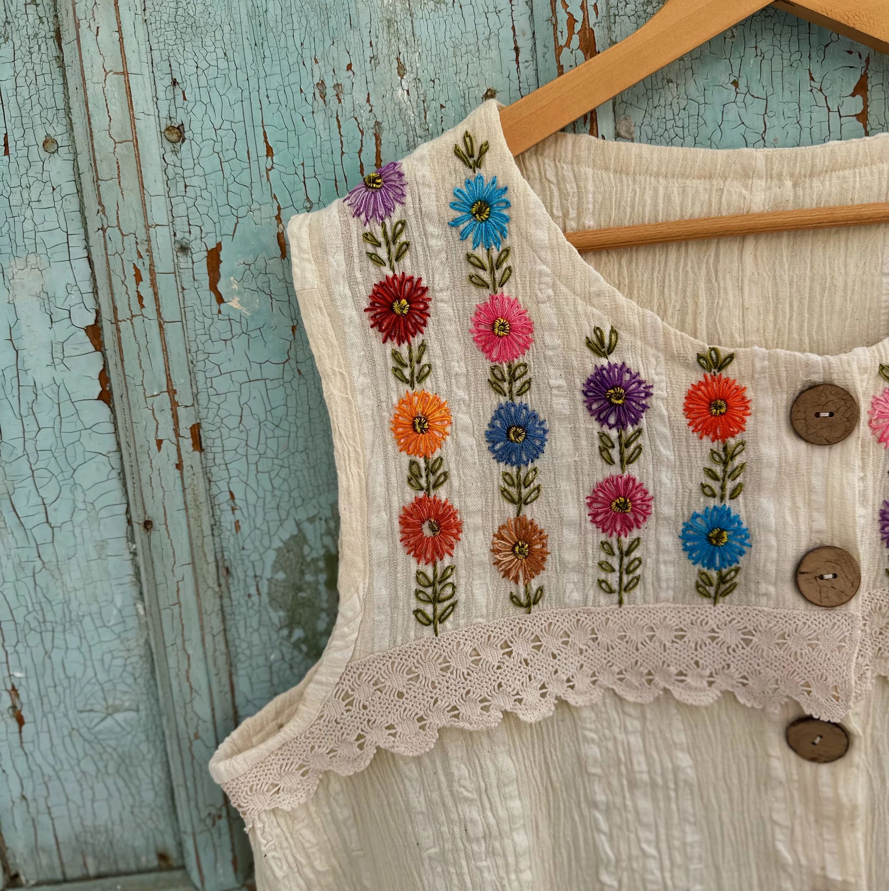 Çiçek İşlemeli Dokuma Yelek (46-48 Beden)