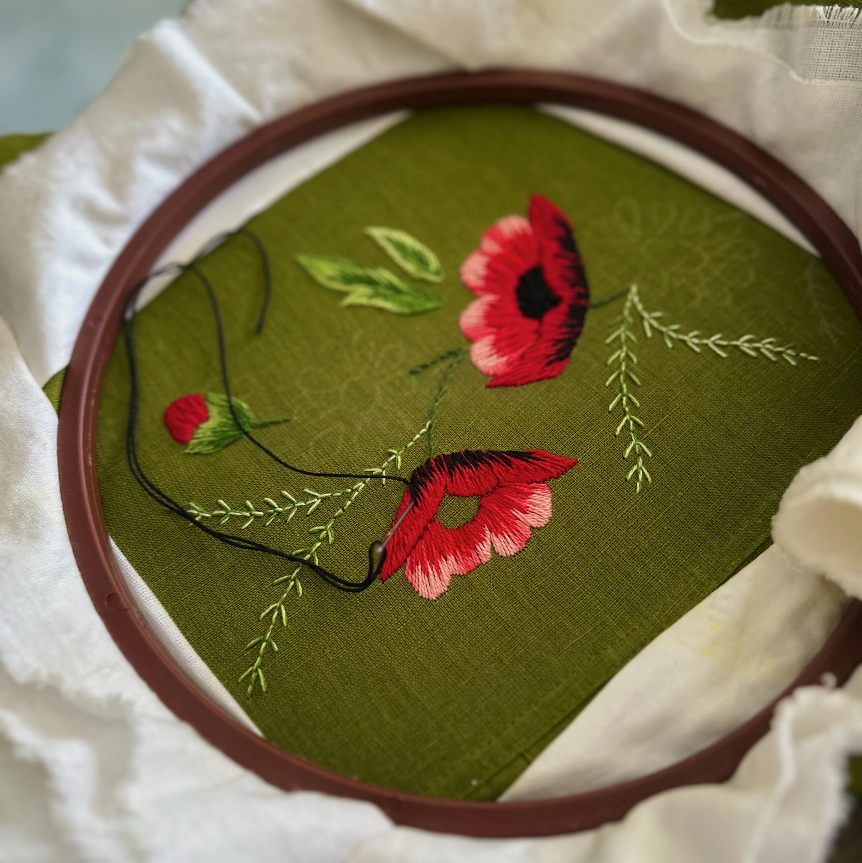 Gelincikler El Nakışlı Saf Keten Elbise