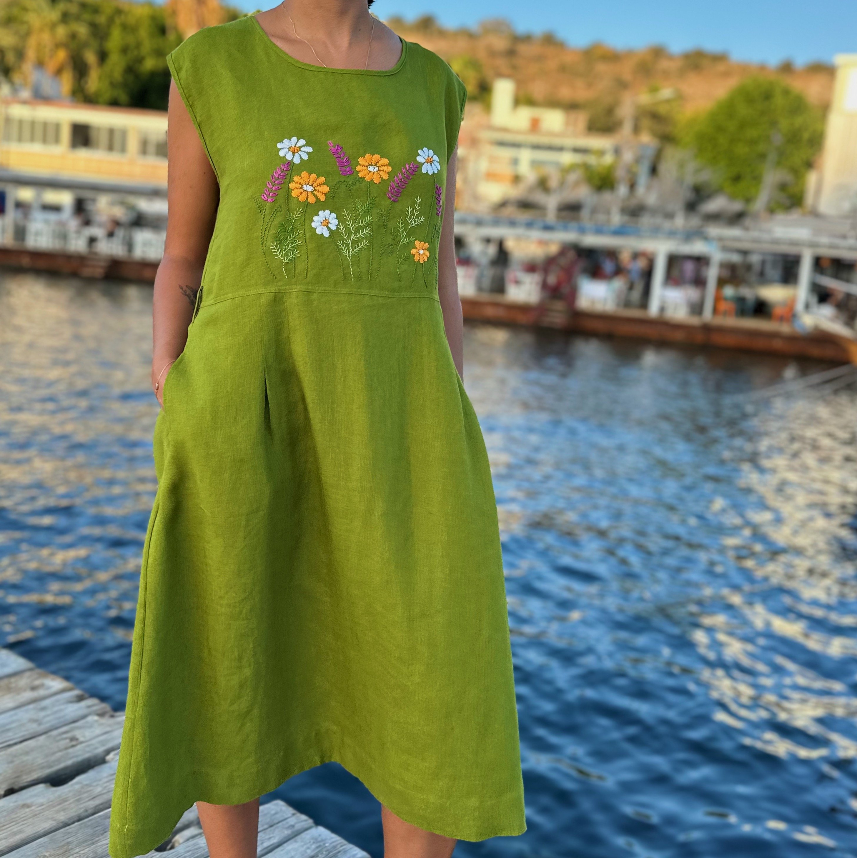 Papatyalar El Nakışlı Saf Keten Elbise