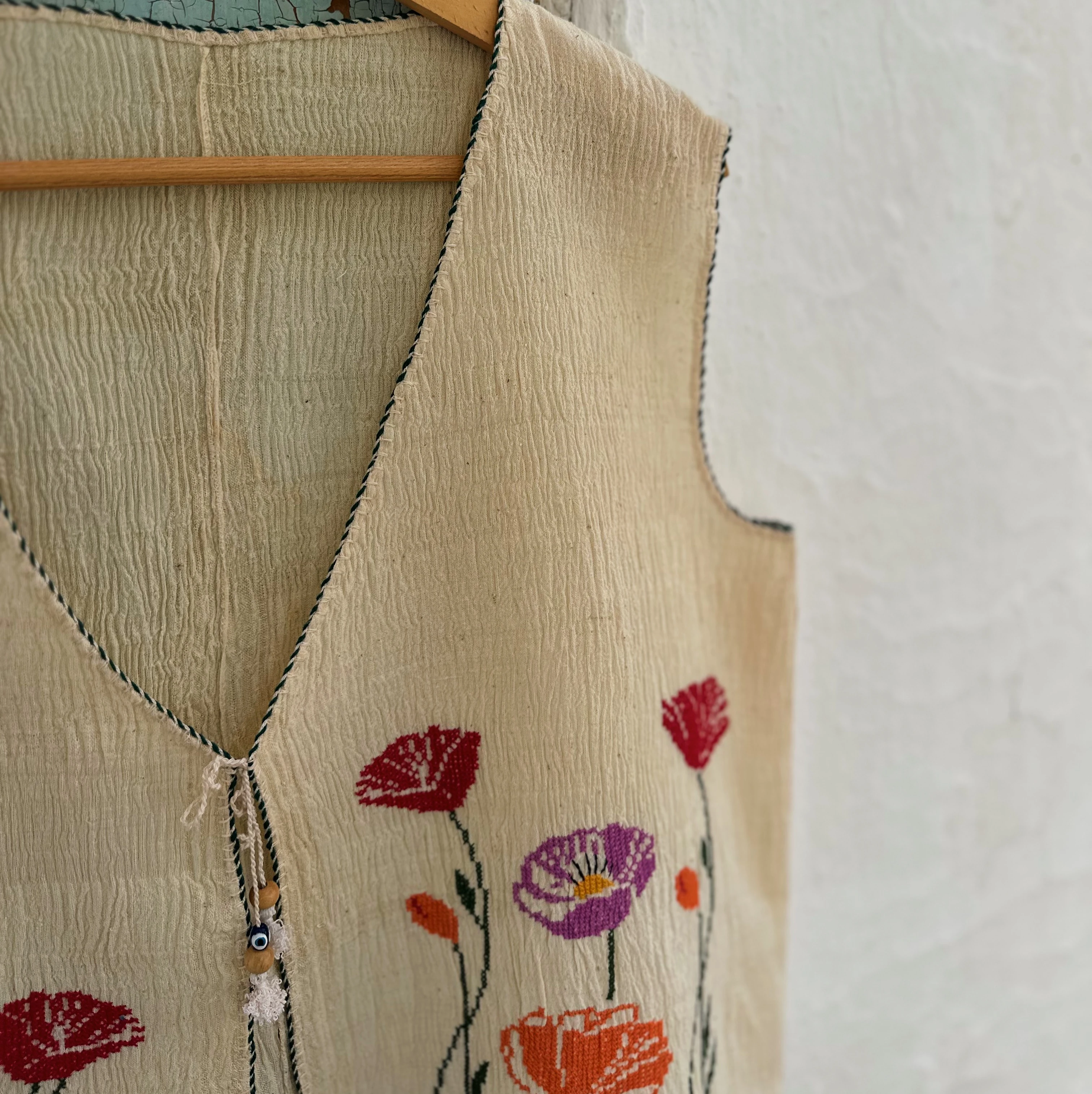 Gelincikler El Nakışlı Dokuma Yelek (42-44 Beden)