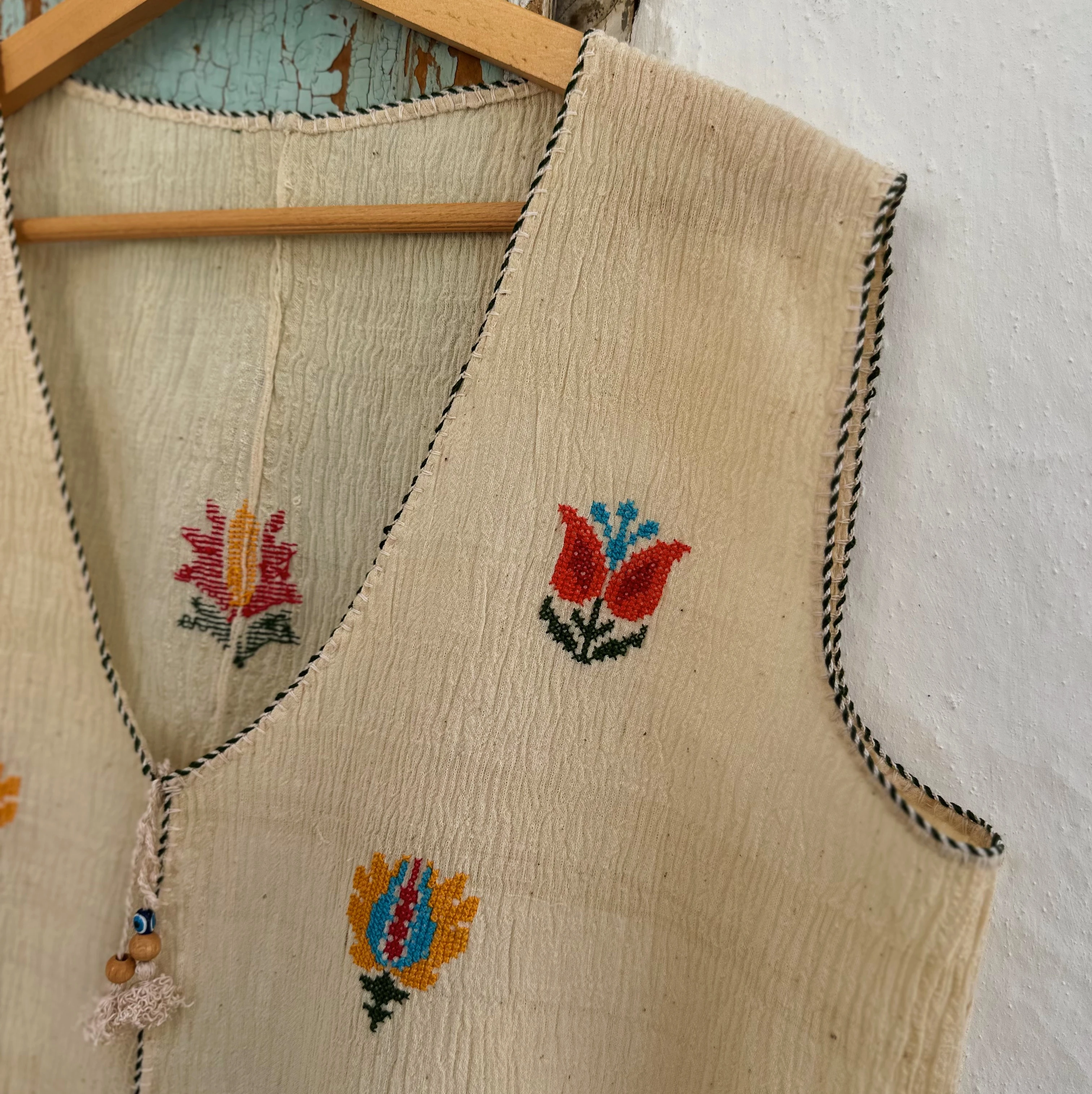 Serpme Çiçekler El Nakışlı Dokuma Yelek (42-44 Beden)