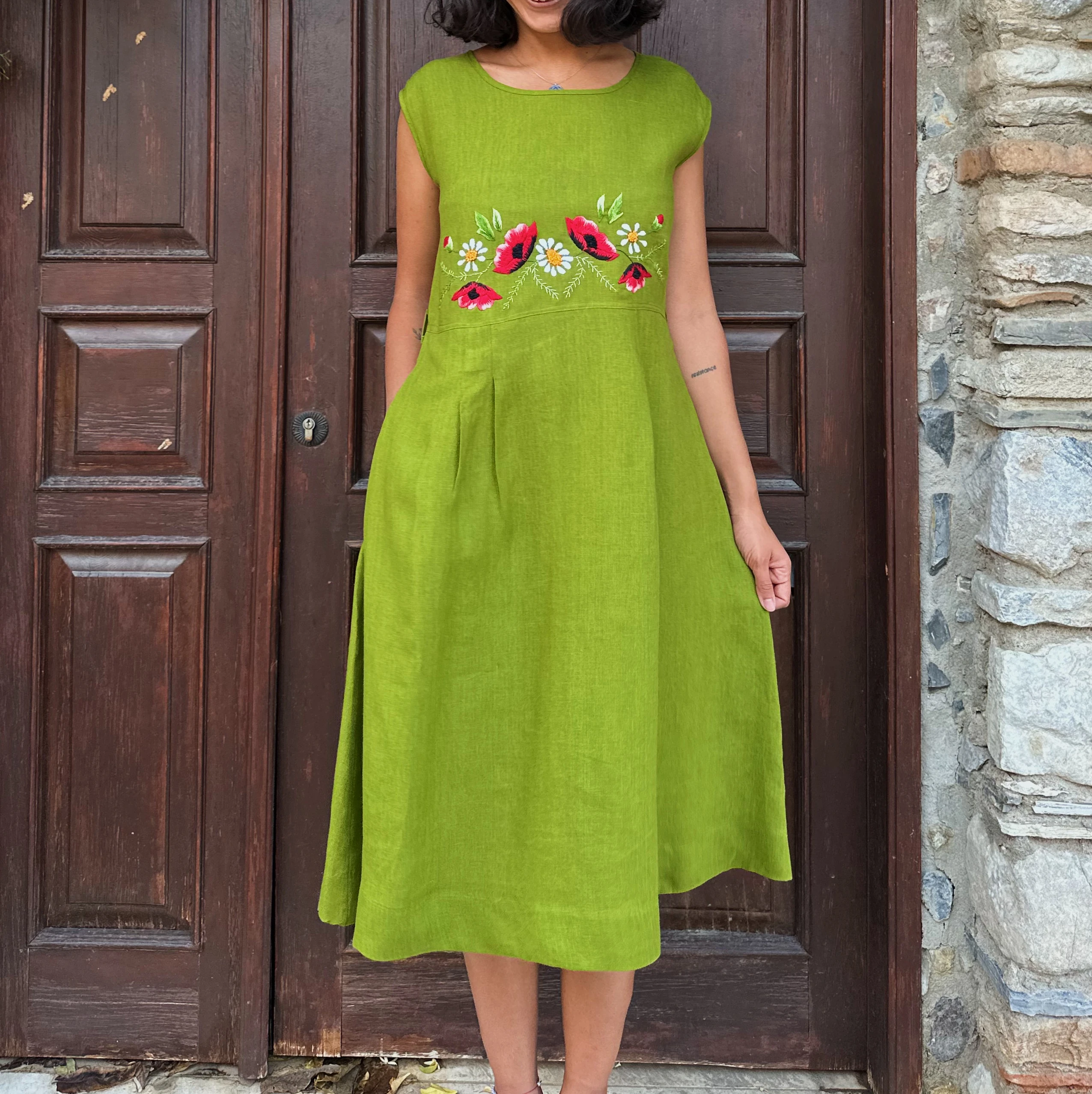 Gelincikler El Nakışlı Saf Keten Elbise