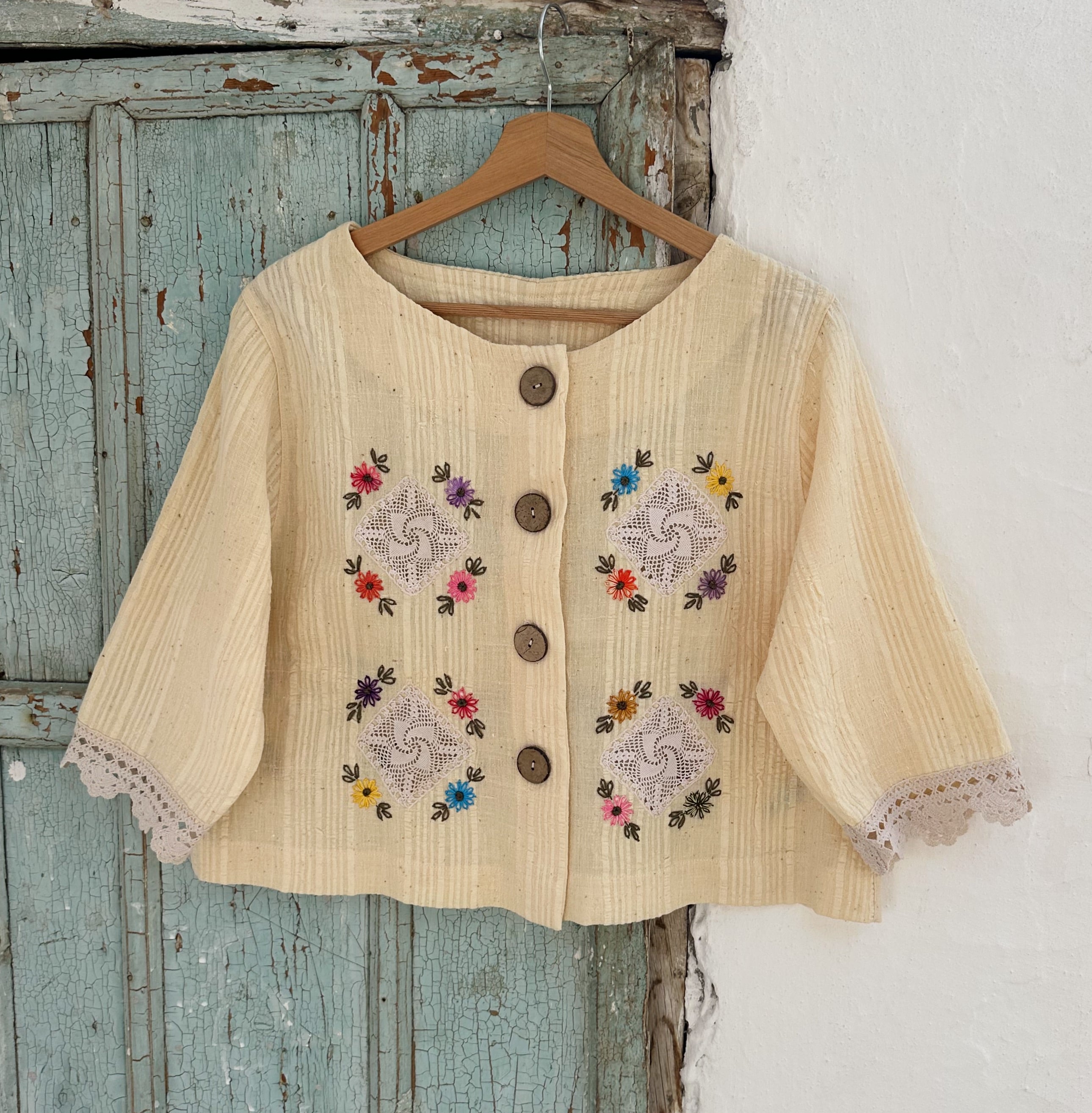 Çiçek İşlemeli Dokuma Crop Ceket (36-38 Beden)