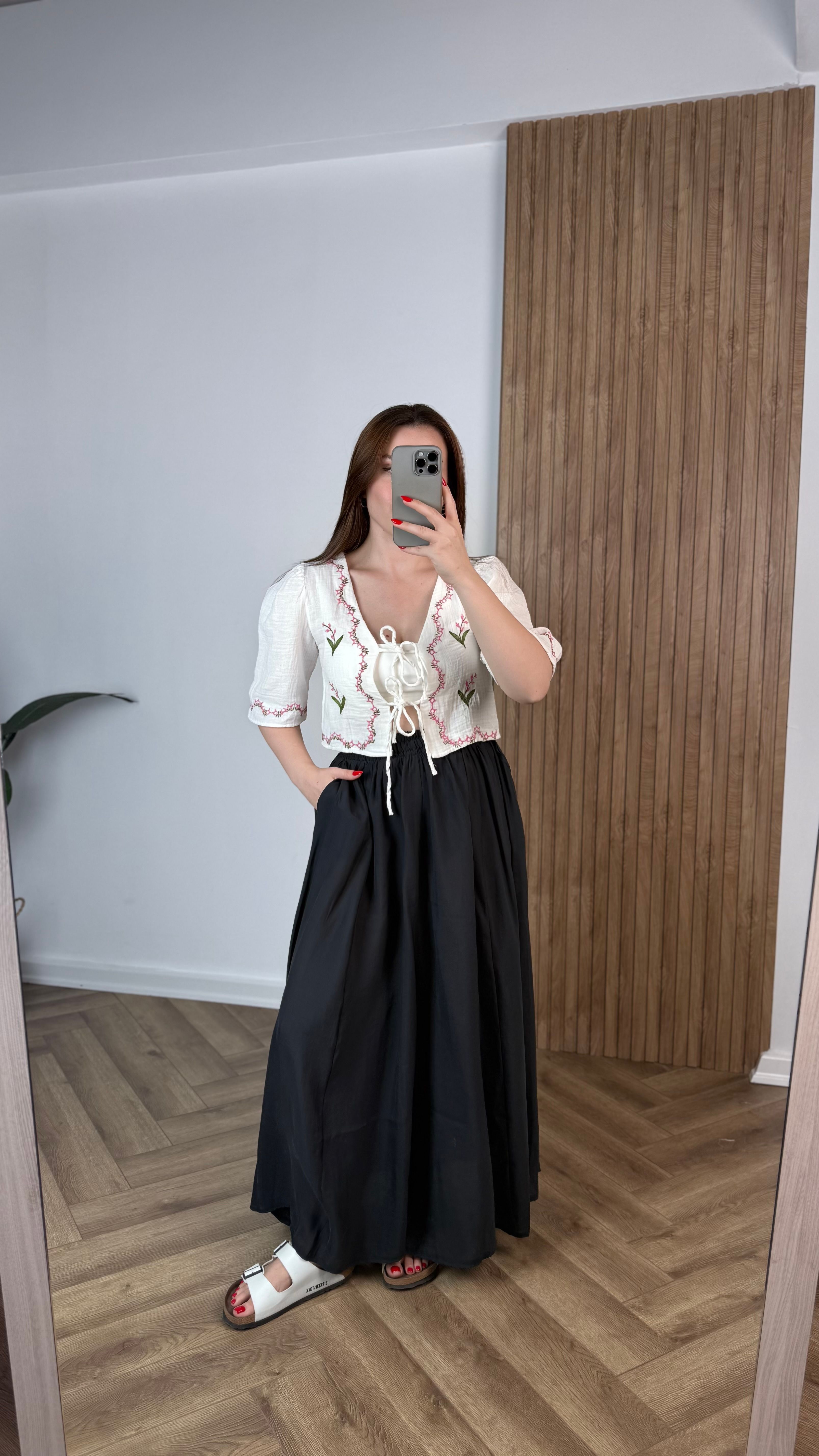 Yeni Sezon Bağlamalı Crop İşlemeli Bluz