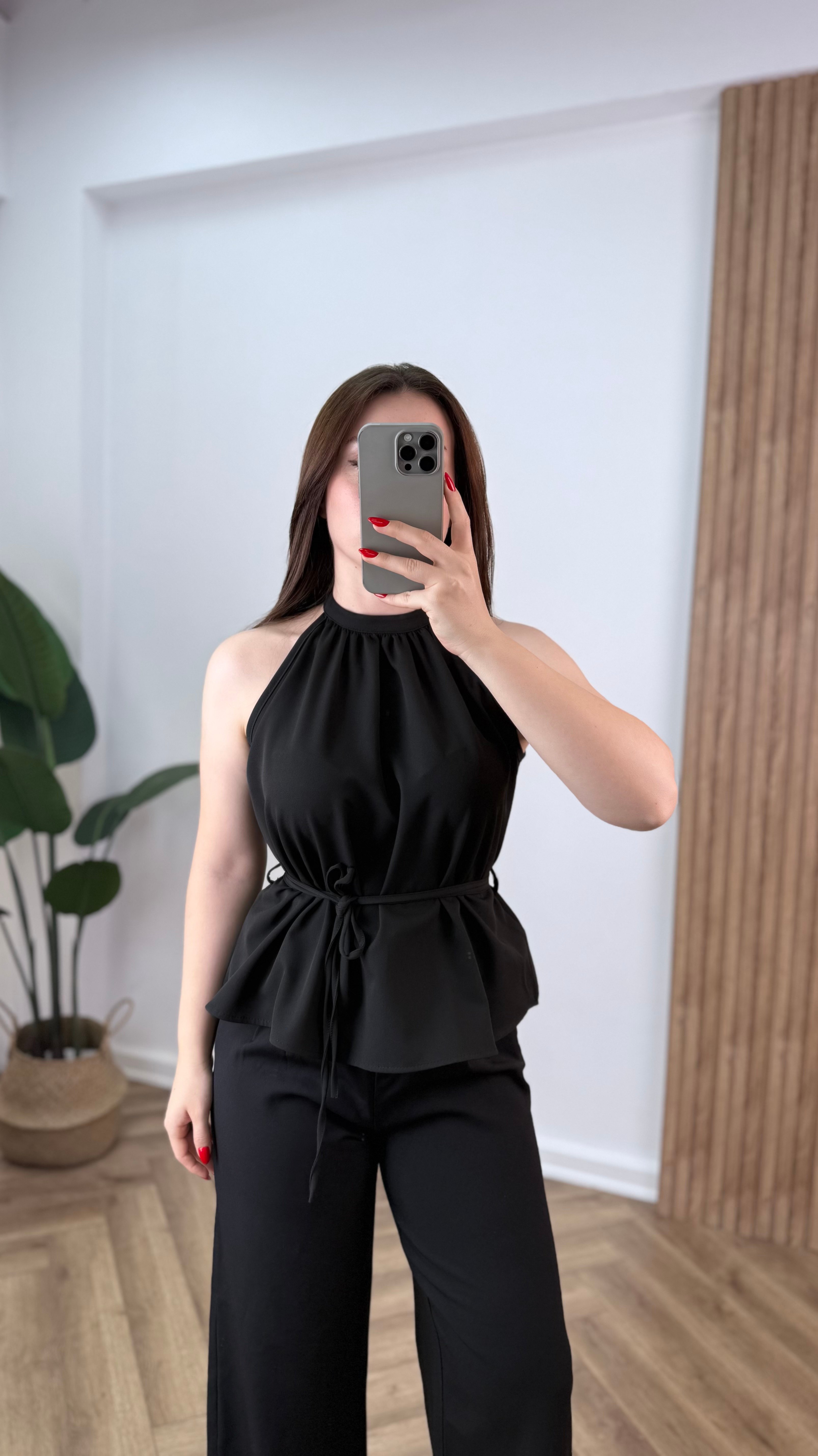 Halter Yaka İp Detaylı Şık Bluz - Siyah