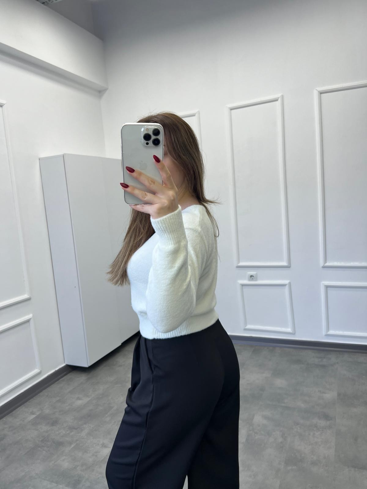 Sakallı Düğme Detaylı Yumoş Hırka