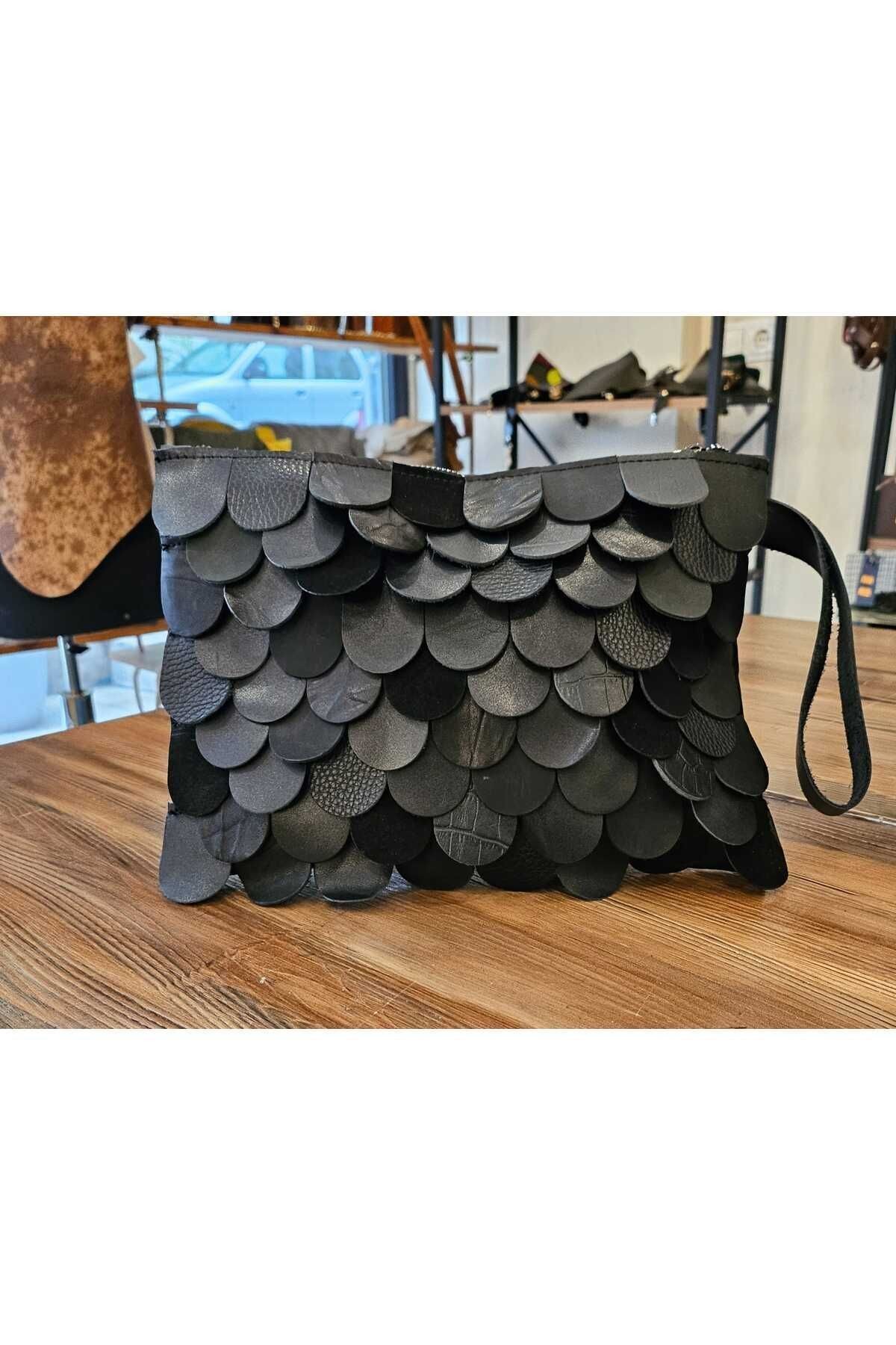 DORA SİYAH YAPRAKLI CLUTCH