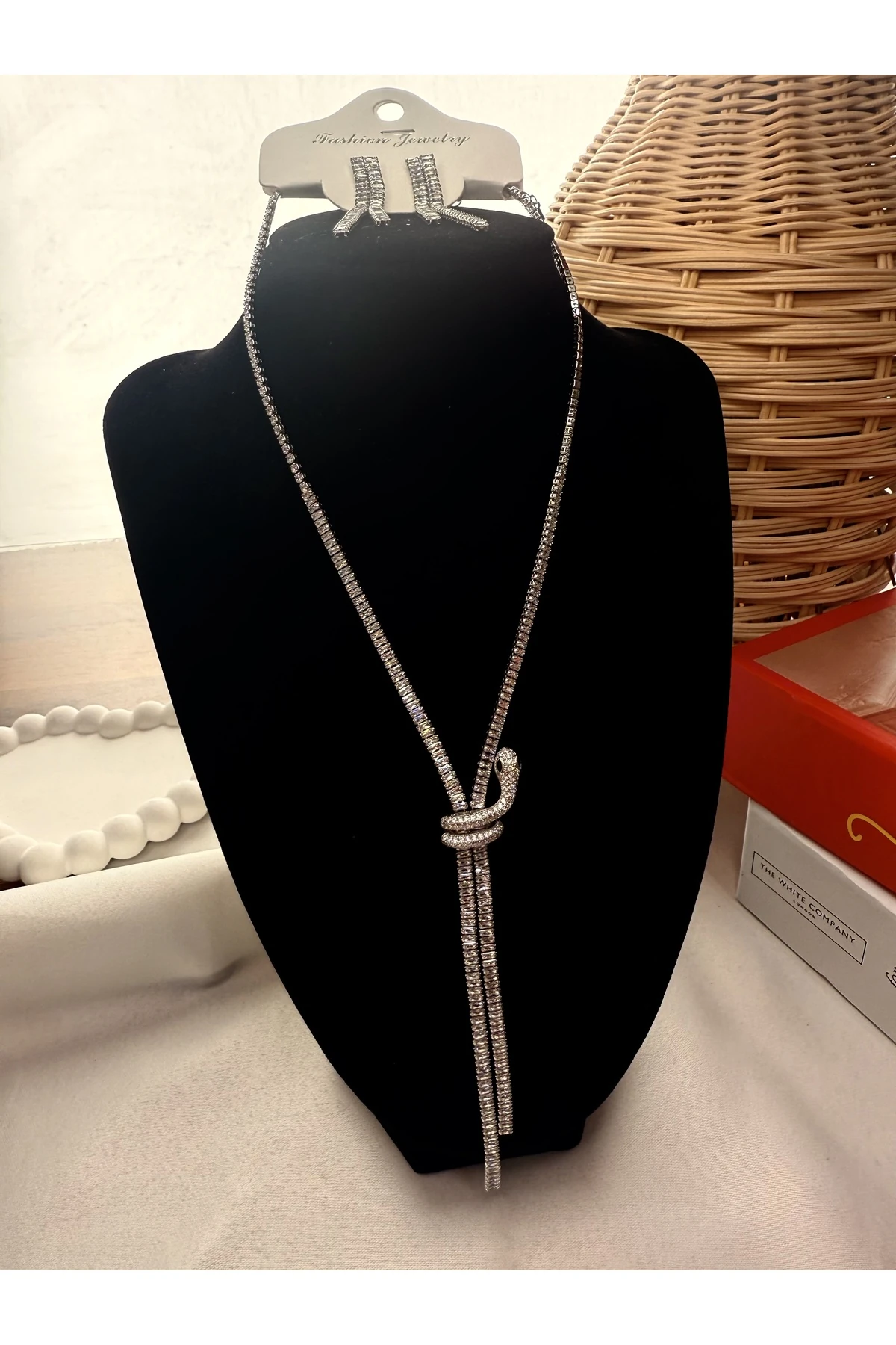 Taşlı Uzun Küpe & Bağlama Detaylı Kolye Seti –