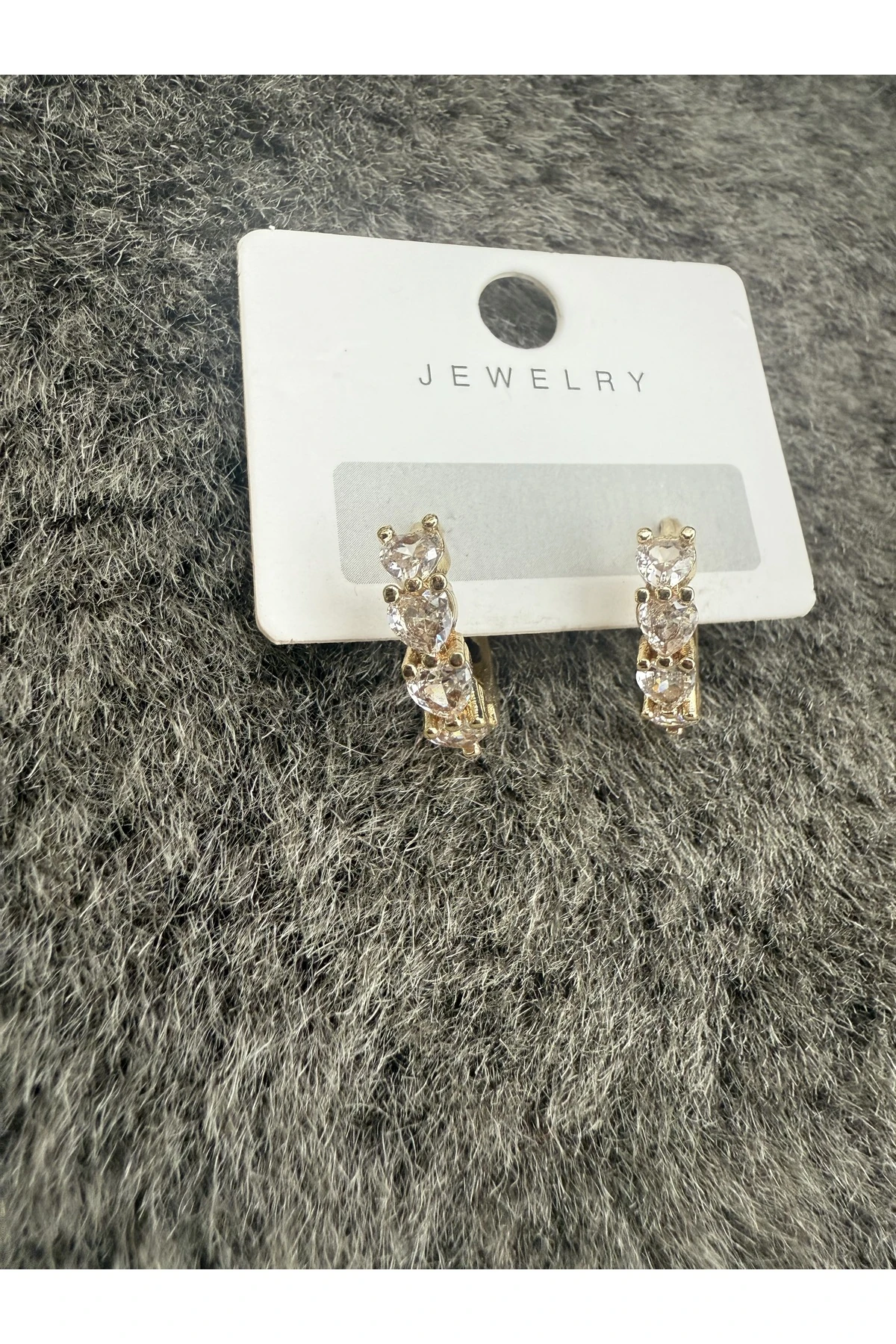 Üç Taşlı Altın Renk Işıltılı Çelik Küpe