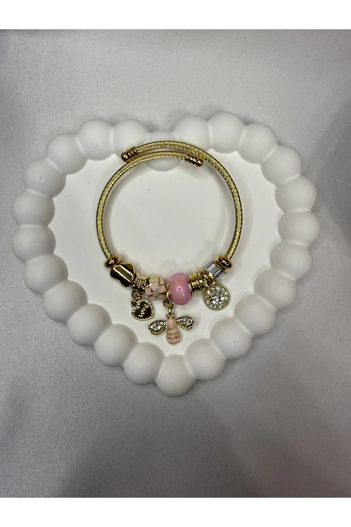 Altın Renk Çelik Charm Bileklik – Pembe Detaylı