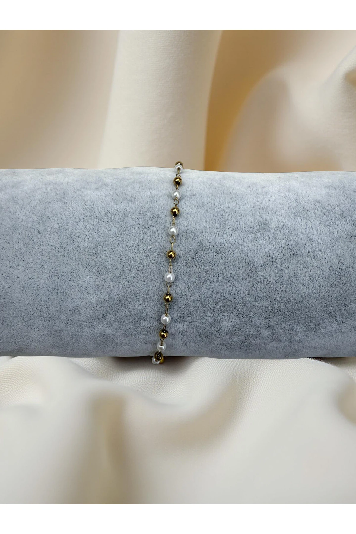 Gold ve İnci Detaylı Zarif Boncuk Bileklik