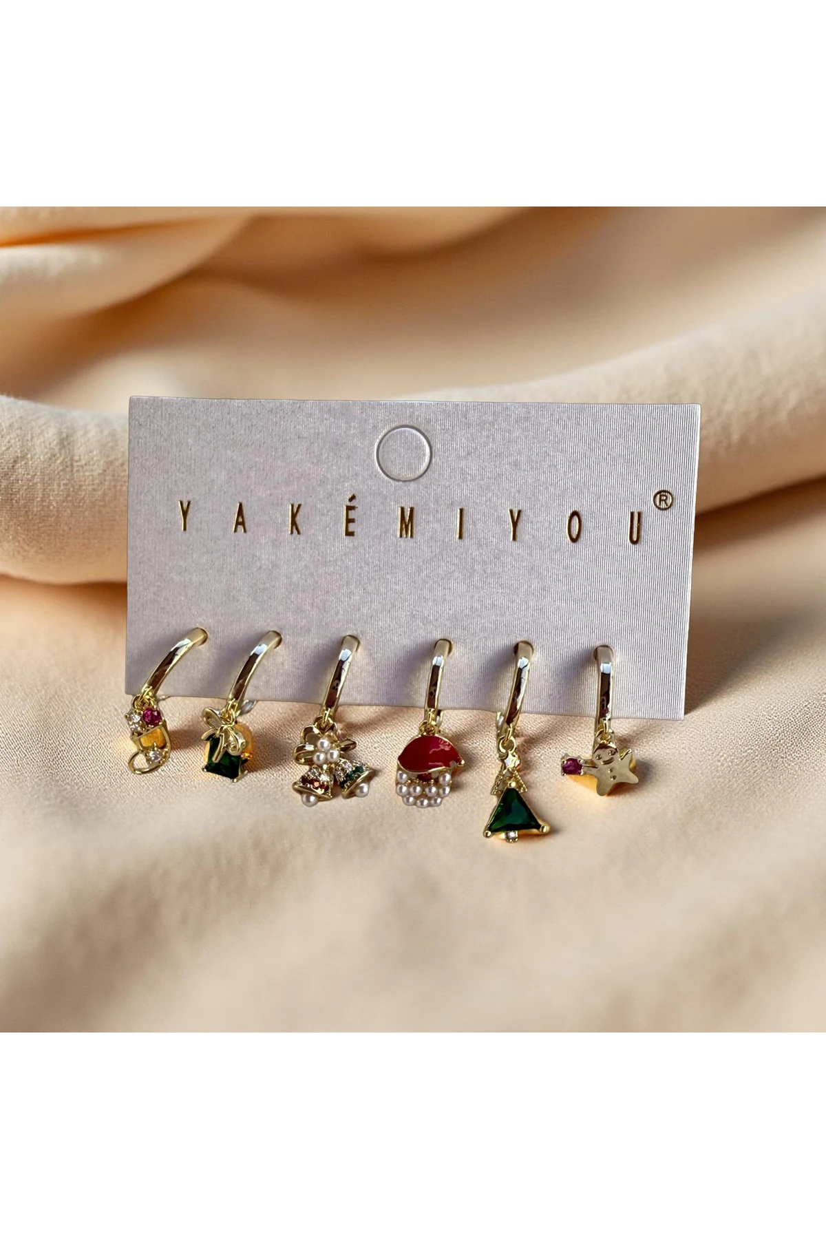 6’lı Yılbaşı Konsept Tekli Küpe Seti – Hediye Paketi / Noel Şapkası / Yılbaşı Ağacı / Çan Figürlü