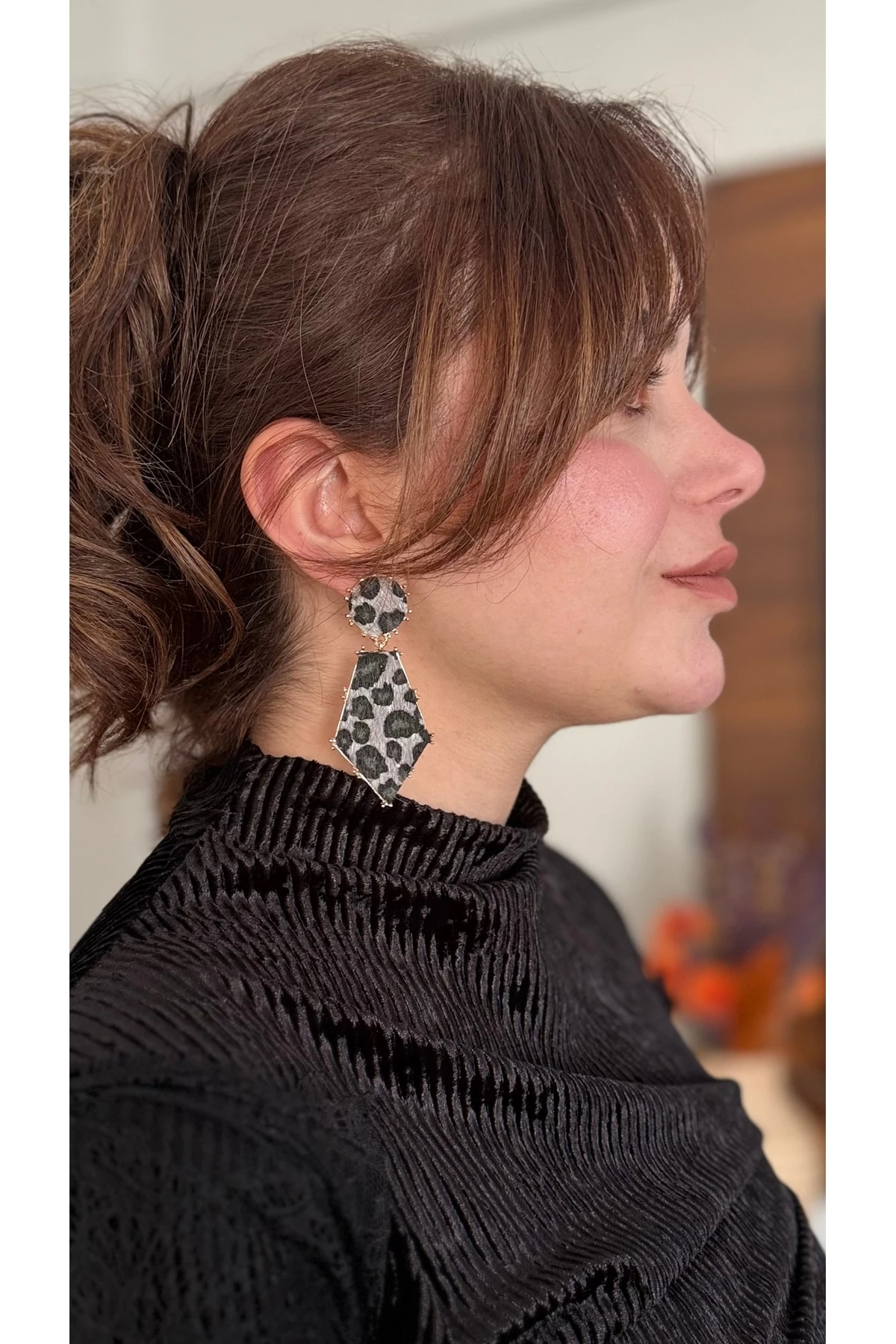 Leopar Desenli, Gold Detaylı Sarkıt Küpe