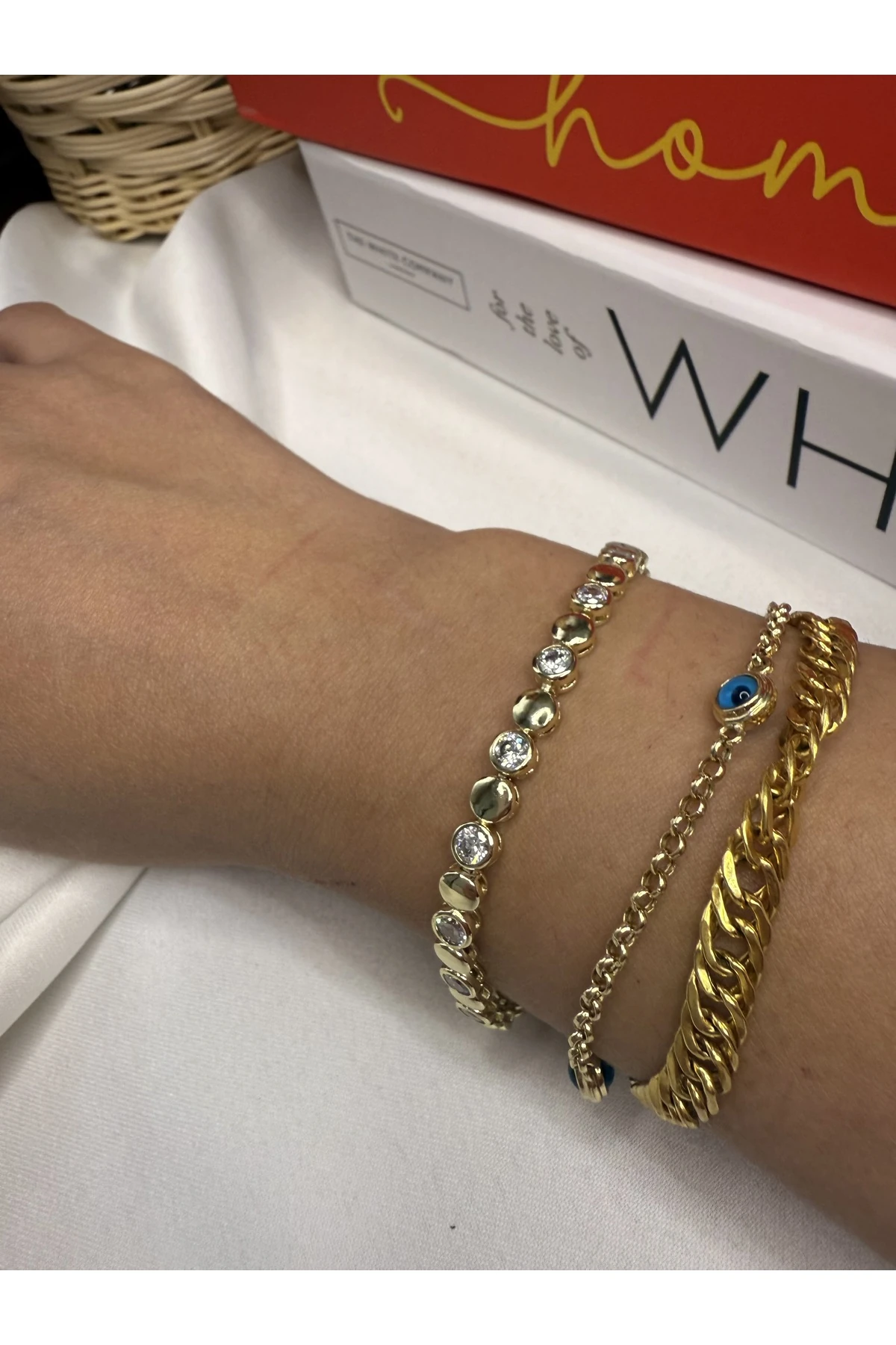 Altın Renk Çelik Taşlı Zarif Bileklik