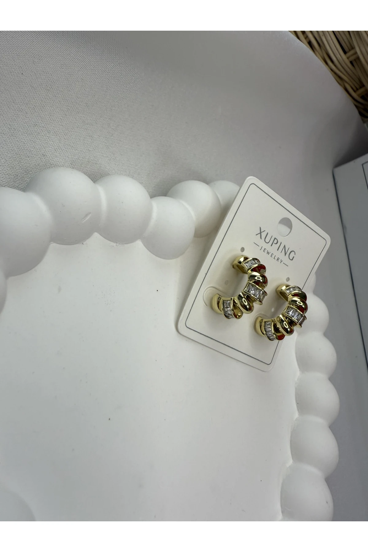 Altın Renk Taş Detaylı Halka Form Kadın Küpe