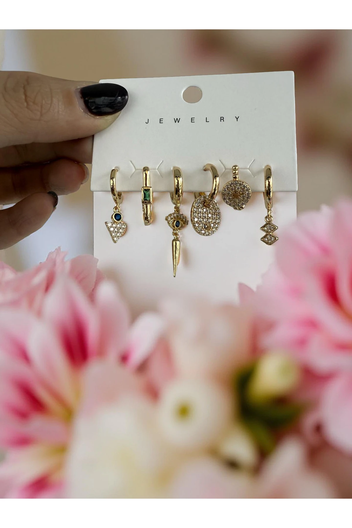 Altın Renk Yeşil Taş Detaylı 5’li Küpe Seti