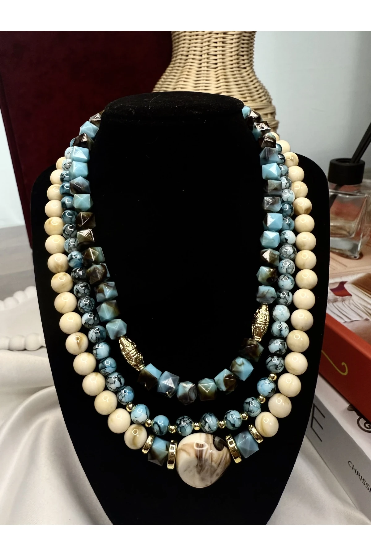 Doğal Taşlı Mavi & Krem Çoklu Katmanlı Otantik Kolye