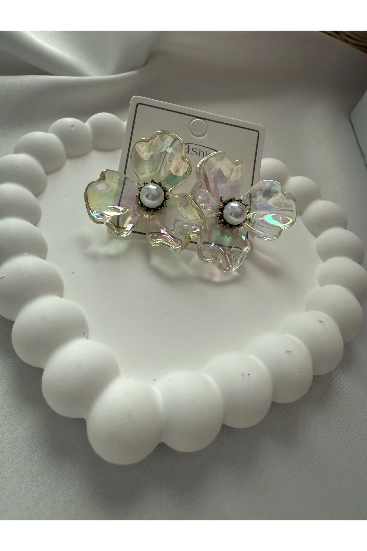 İnci Detaylı Işıltılı Çiçek Tasarım Küpe