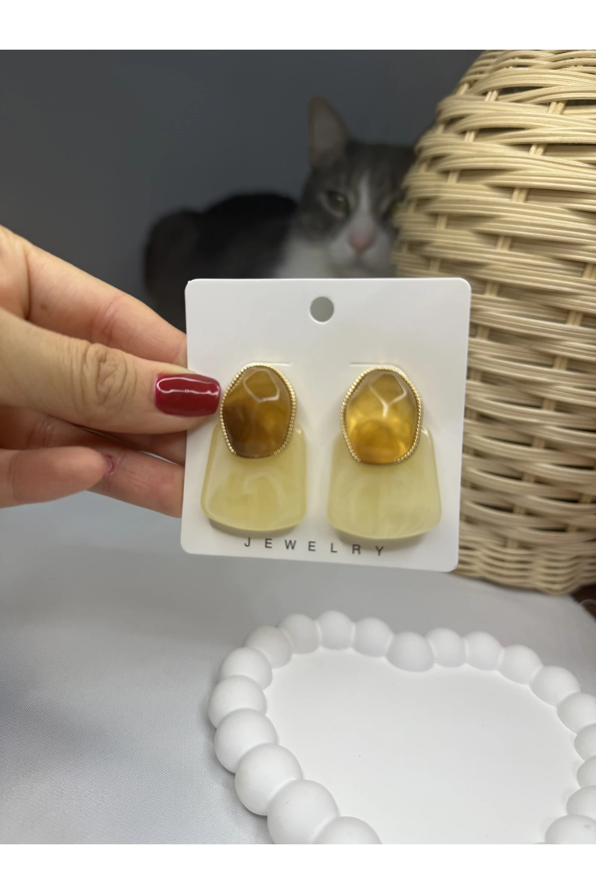 Sarı Taş Detaylı Geometrik Form Küpe