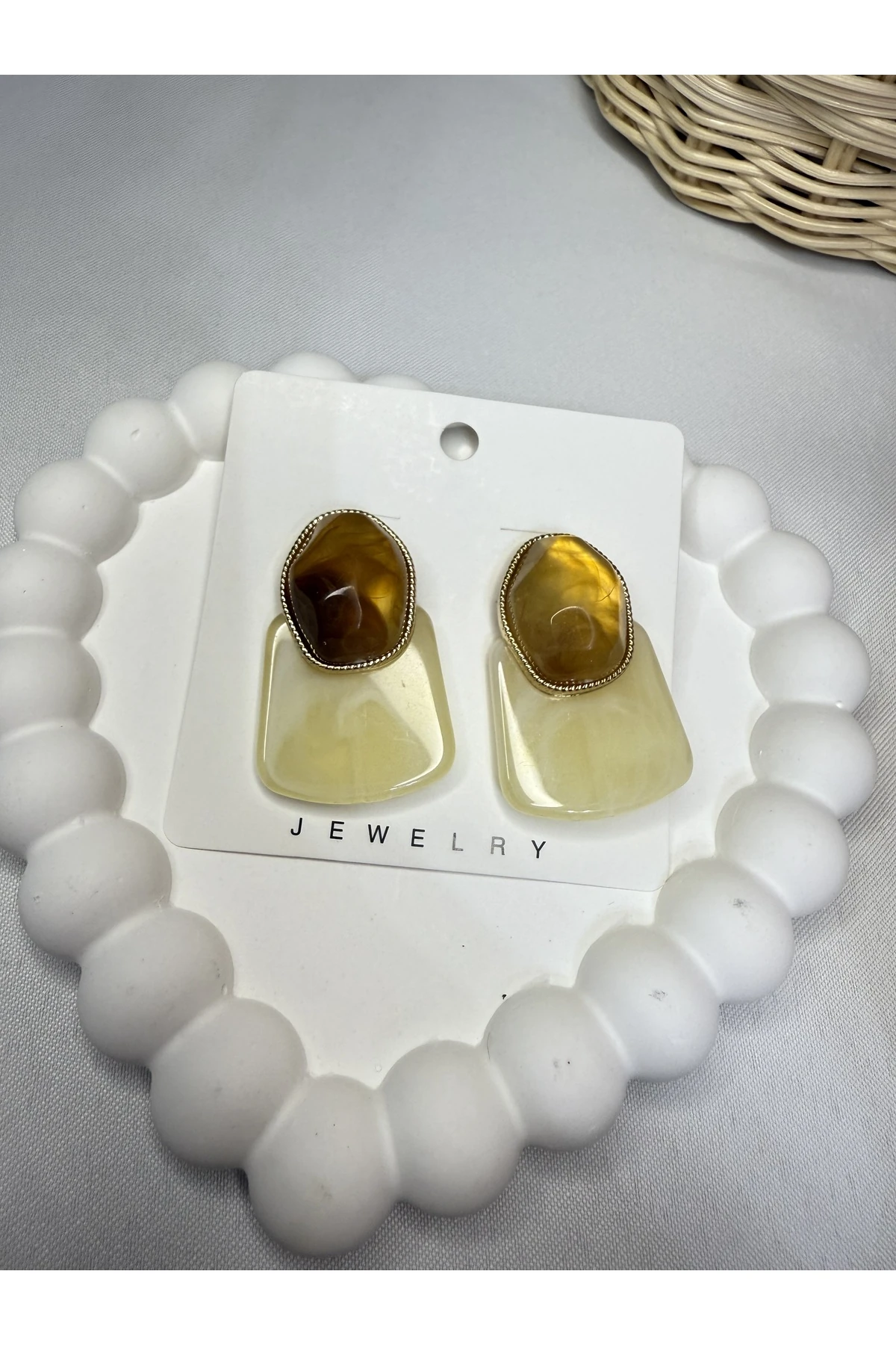 Sarı Taş Detaylı Geometrik Form Küpe