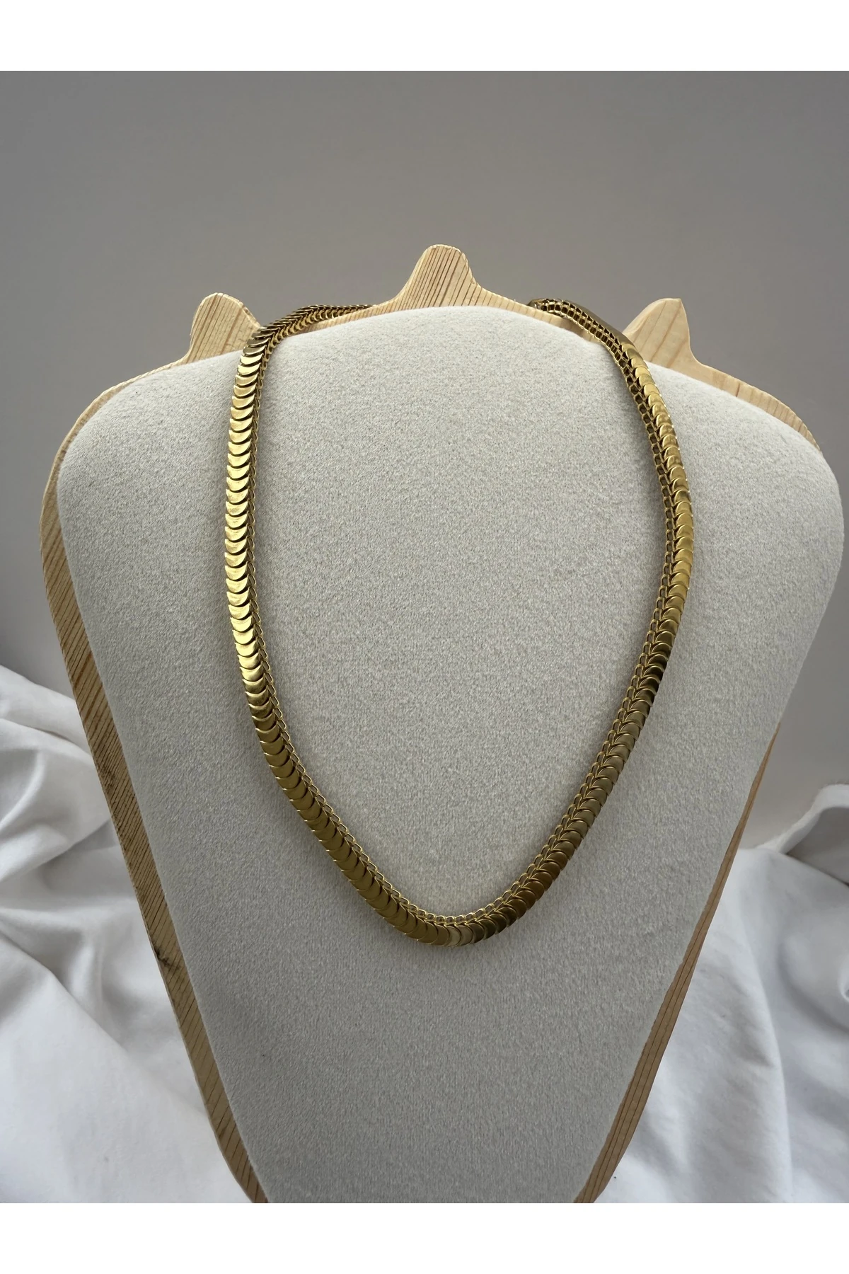 Altın Renk Balık Sırtı Model Çelik Kolye – Suya, Parfüme Dayanıklı