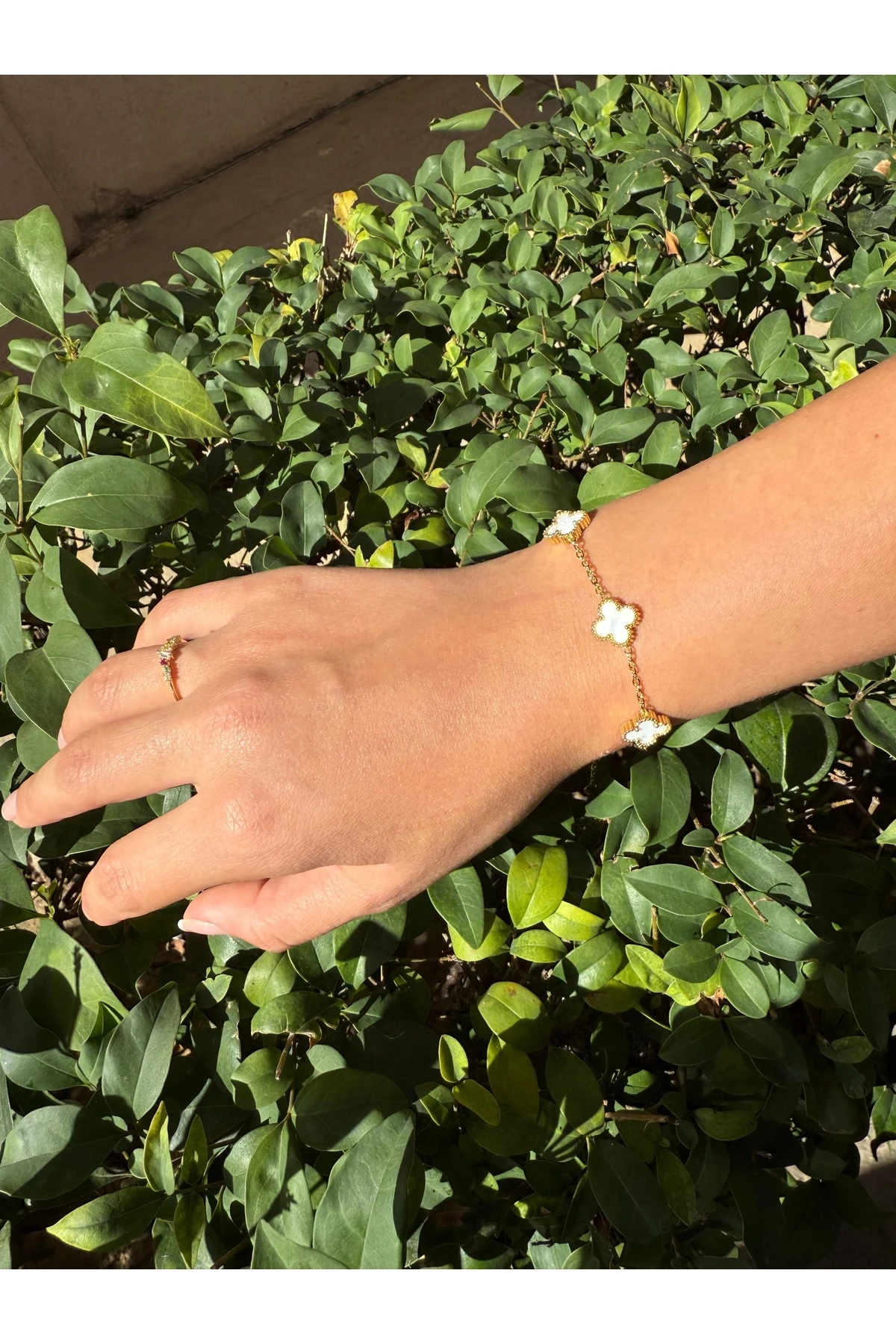 Yonca Motifli Zarif Bileklik