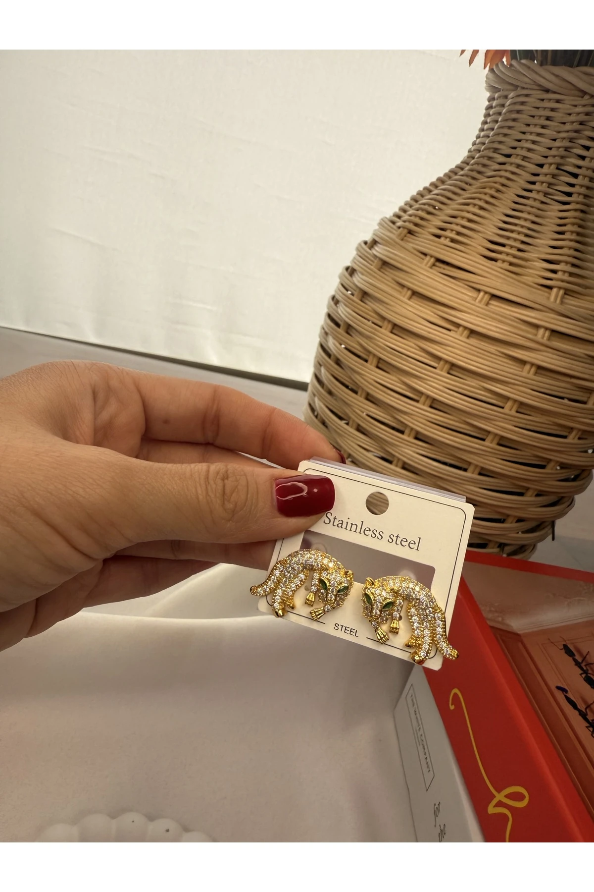 Leopar Figürlü Taşlı Çelik Kadın Küpe