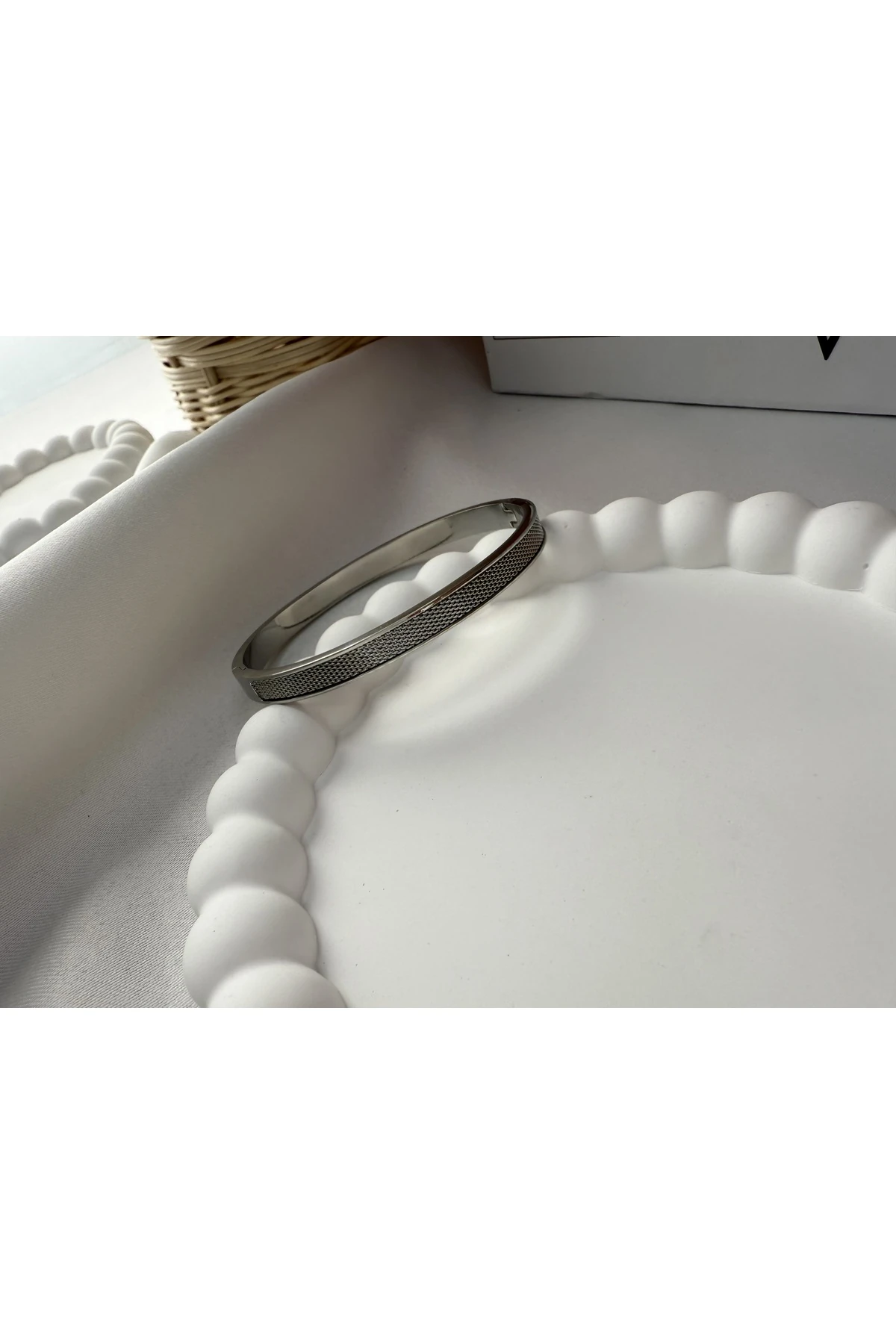 Çelik Kelepçe Bileklik – Modern ve Şık Tasarım