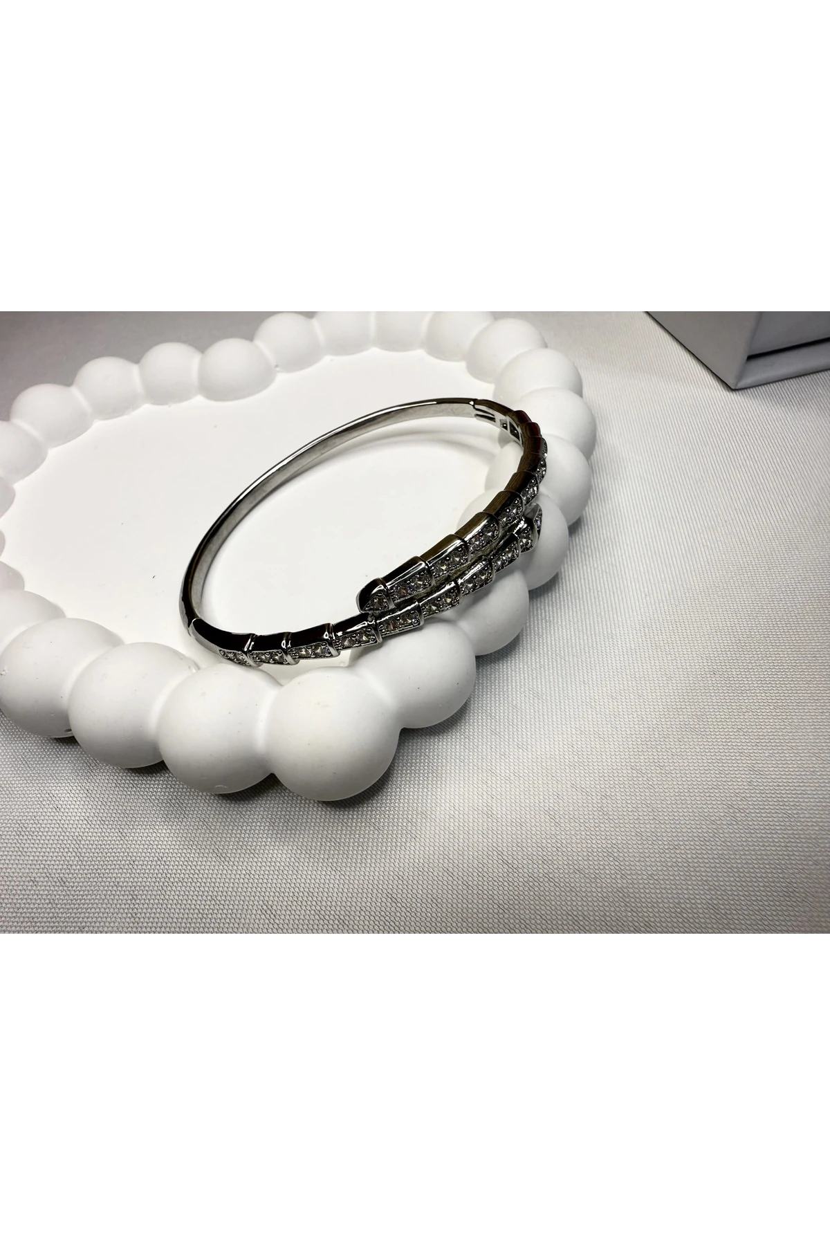 Zarif Taş Detaylı Çelik Bileklik – Gümüş Renk