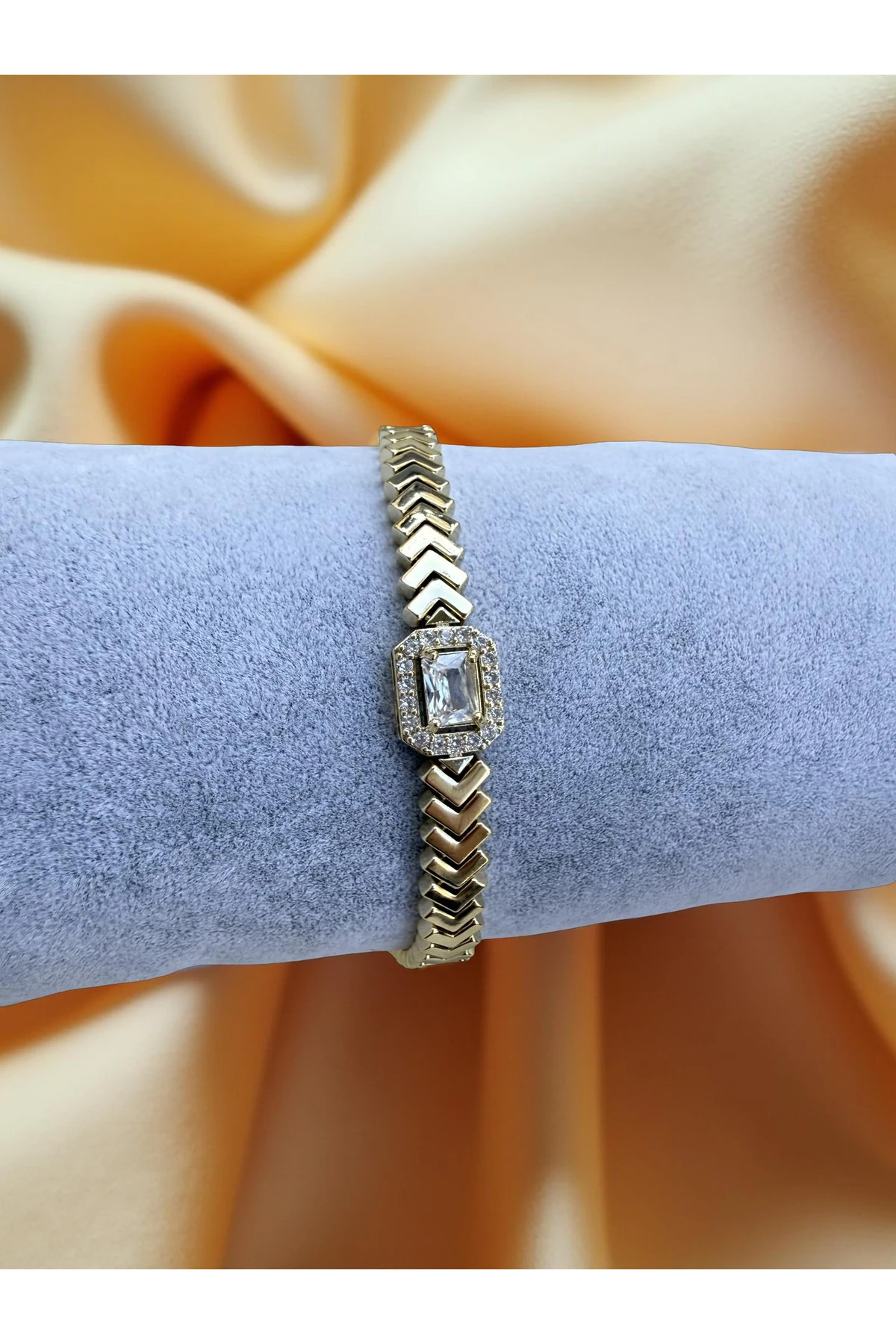 Tek Taş Detaylı Gold Bileklik