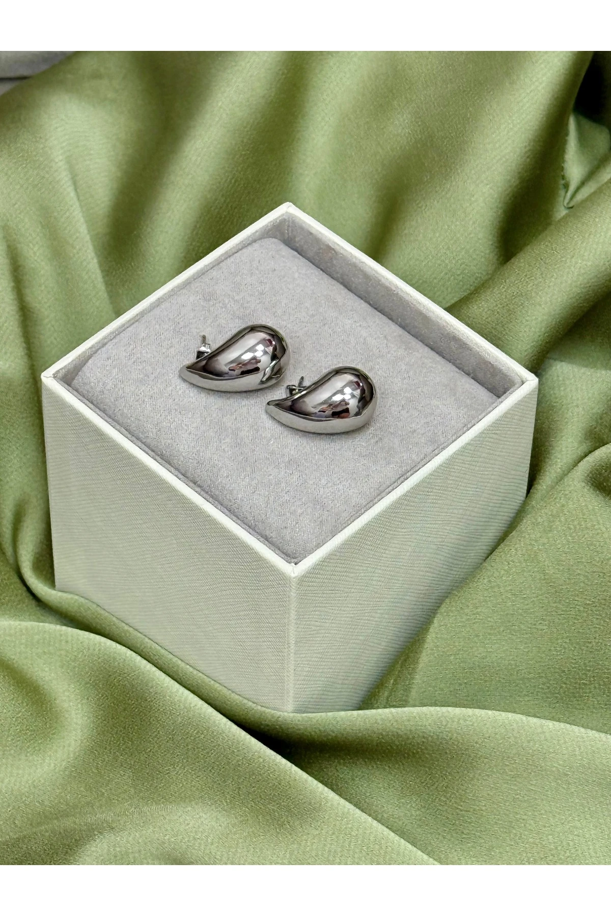 Kadın Damla Formlu Çelik Küpe - Gümüş Renk