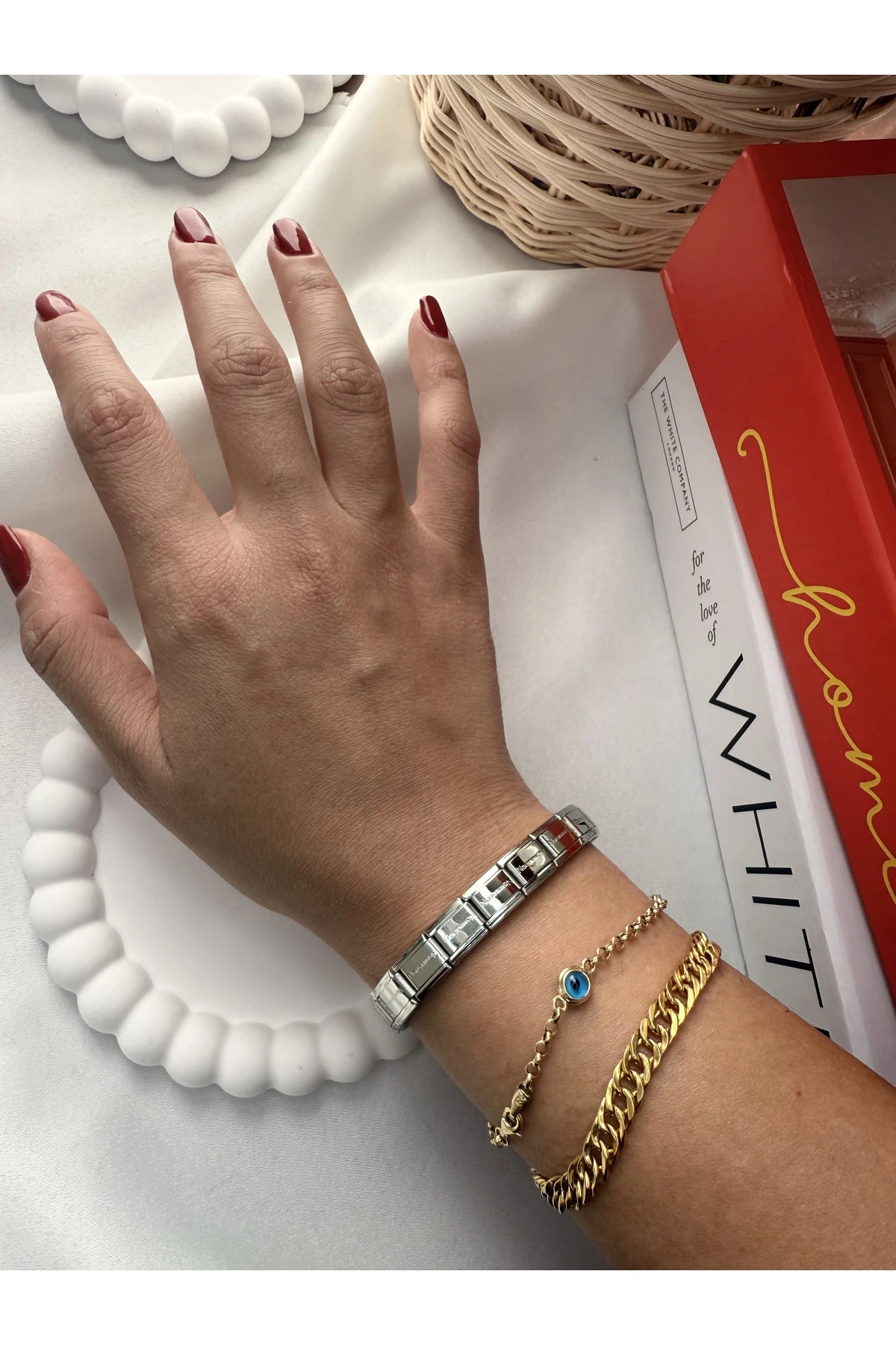 Çelik Nomination Tarzı Bileklik – Şık ve Zamansız Tasarım