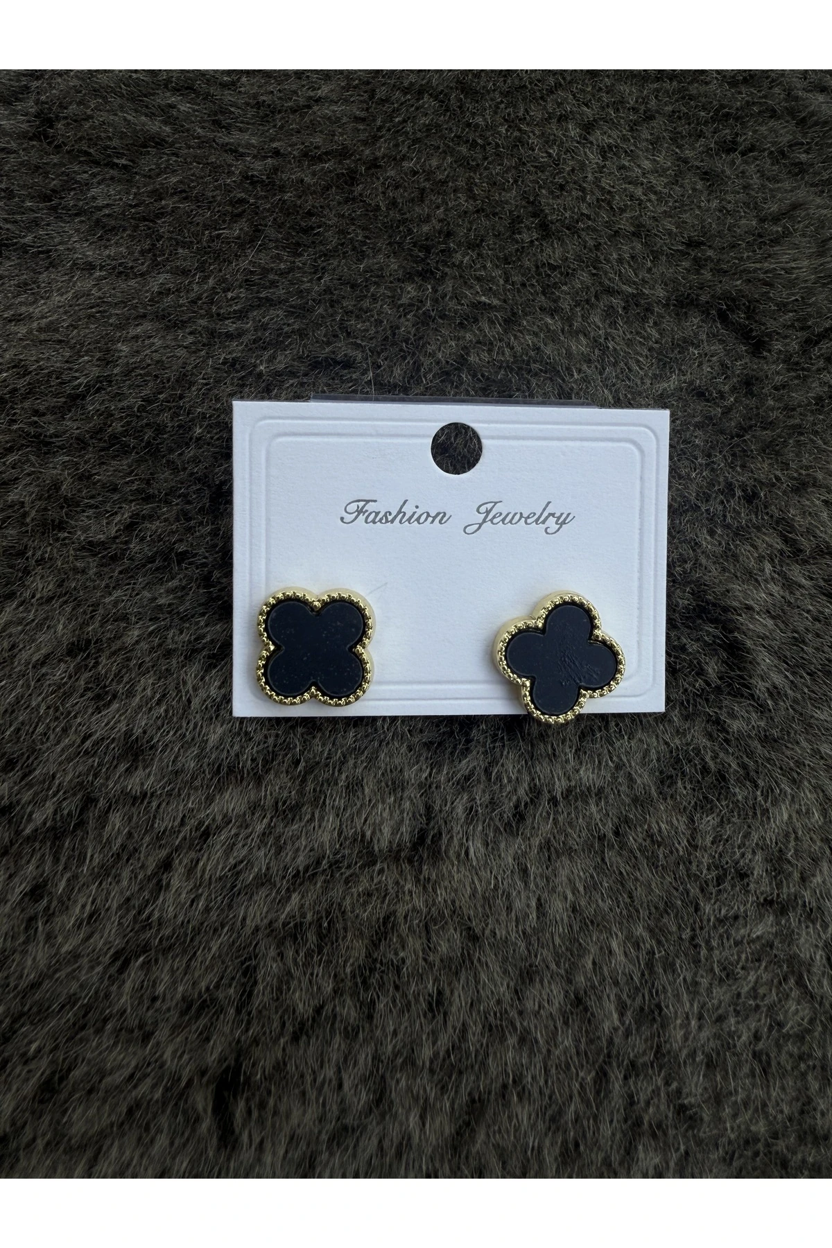 Dört Yapraklı Taş Detaylı Altın Renk Çelik Küpe