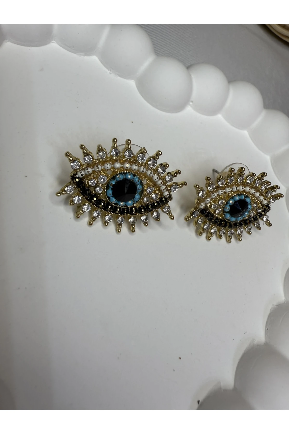 Altın Renk Çelik Nazar Boncuk Detaylı Göz Küpe