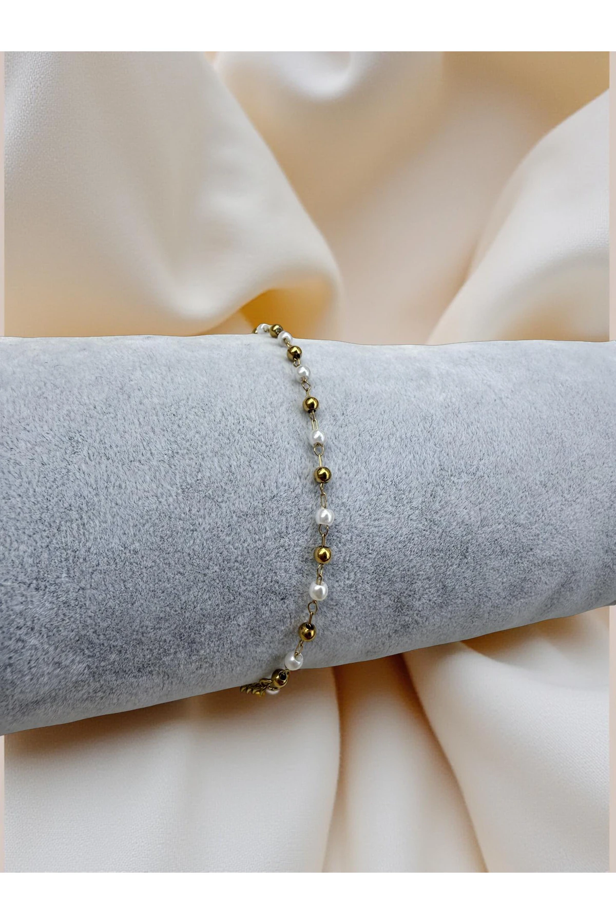 Gold ve İnci Detaylı Zarif Boncuk Bileklik