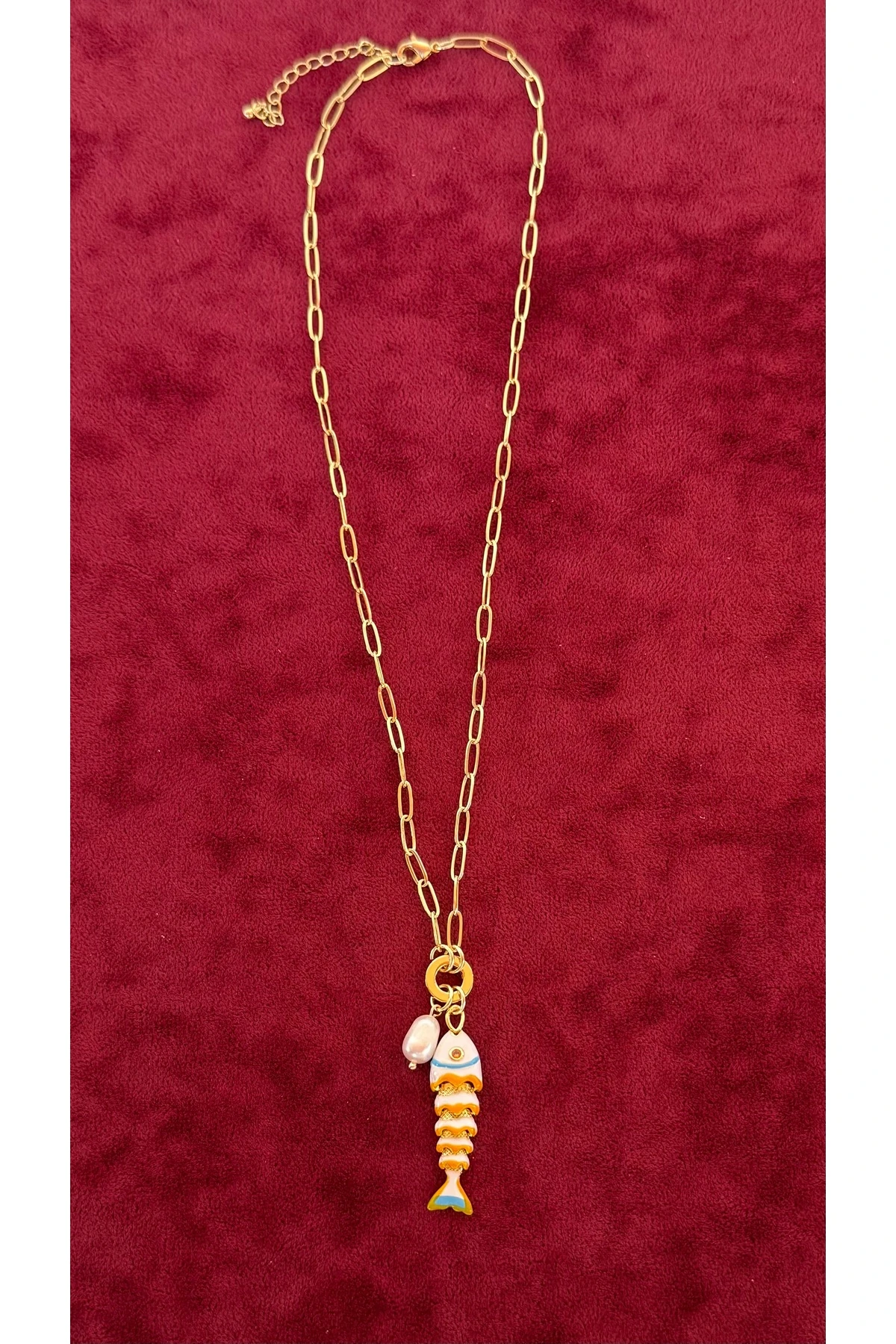 Kadın Çelik Balık Figürlü Kolye – Renkli Mine Detaylı, İncili, Paslanmaz, Suya Dayanıklı